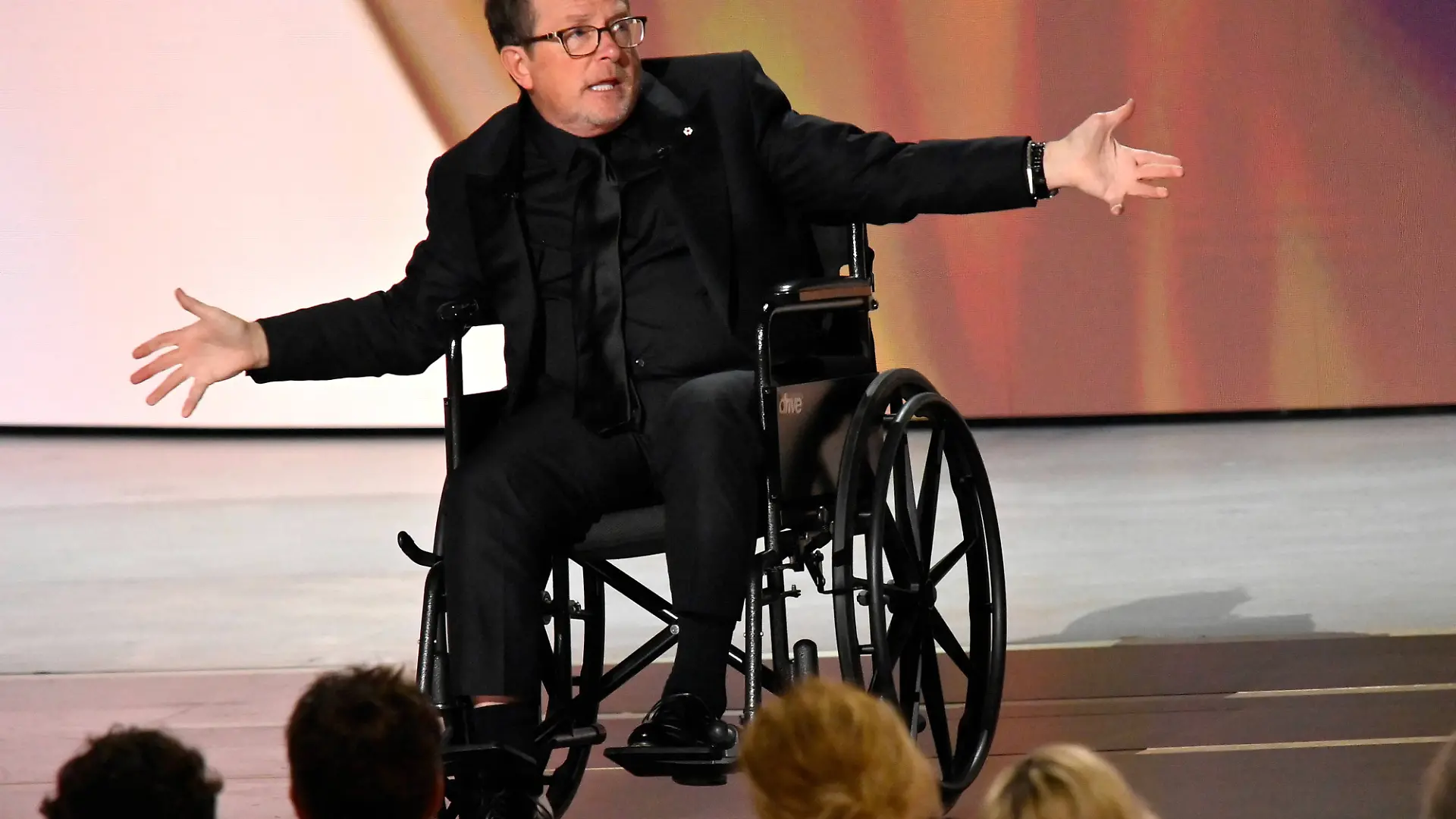 Michael J. Fox accepts the Bob Hope Humanitarian Award on stage during the 78th annual Primetime Emmy Awards at the Peacock Theater in Los Angeles on Monday, September 14, 2026. PUBLICATIONxNOTxINxUSA LAP20260914143 JIMxRUYMEN