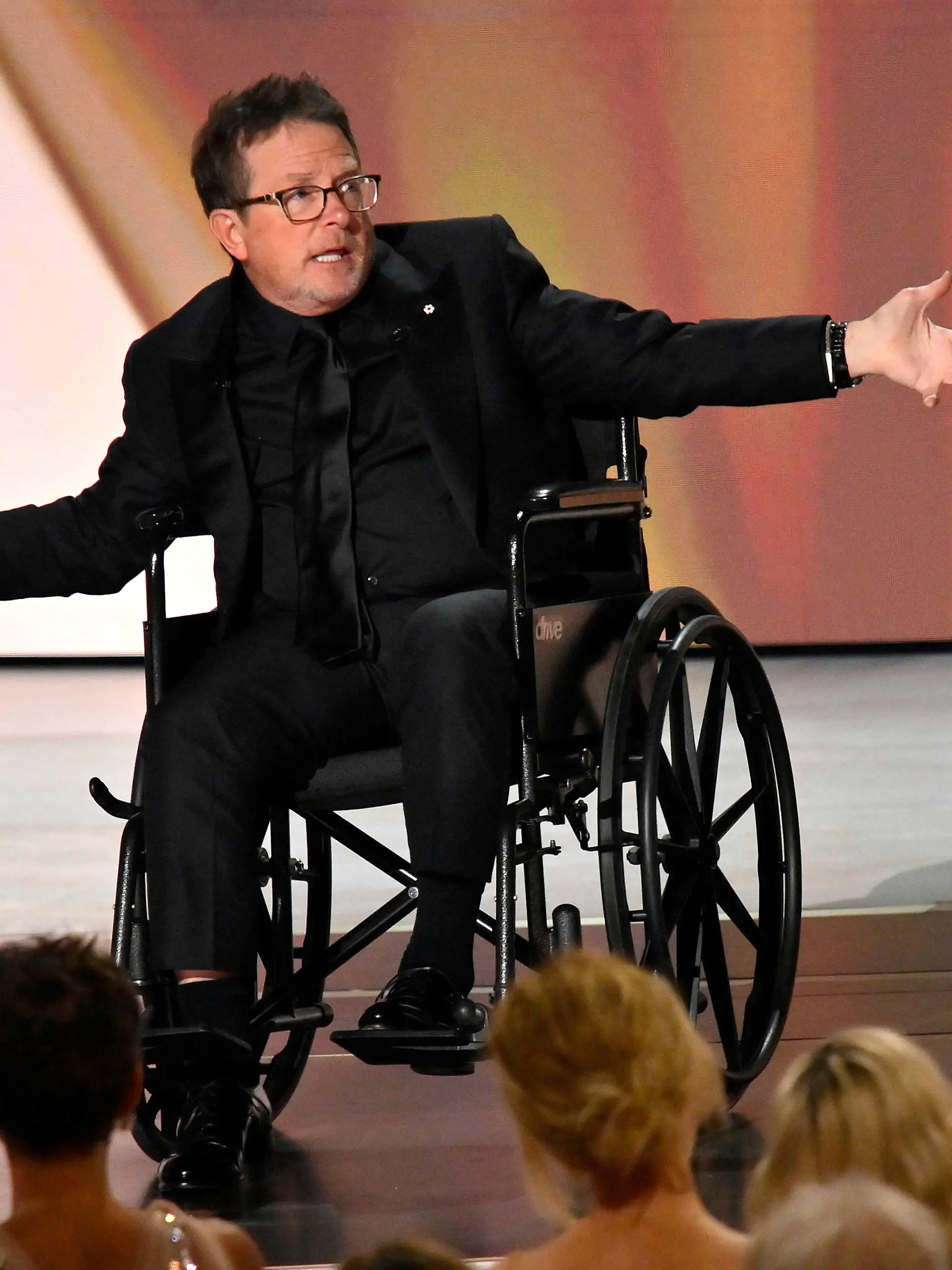 Michael J. Fox accepts the Bob Hope Humanitarian Award on stage during the 78th annual Primetime Emmy Awards at the Peacock Theater in Los Angeles on Monday, September 14, 2026. PUBLICATIONxNOTxINxUSA LAP20260914143 JIMxRUYMEN