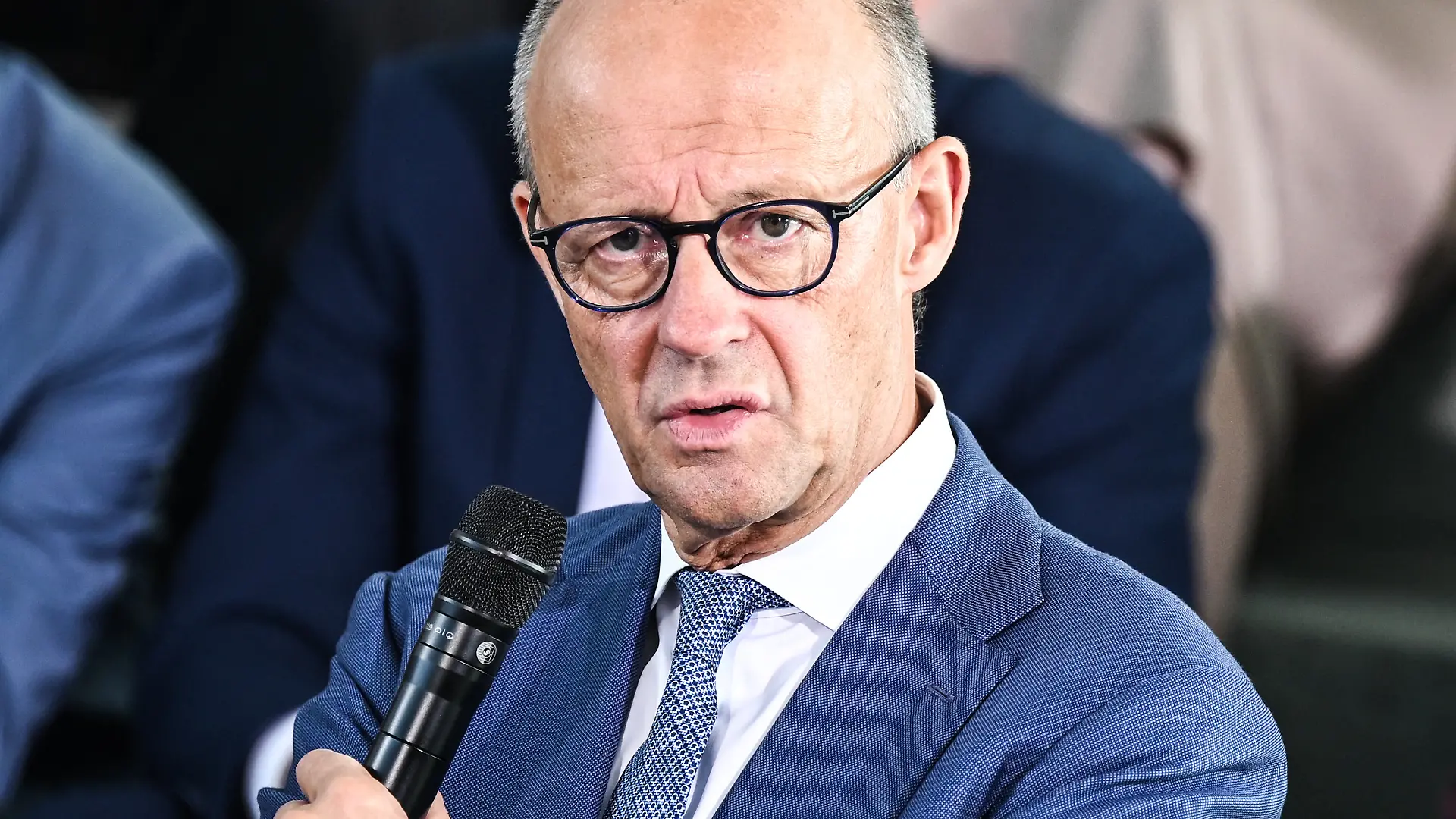 Bundeskanzler Friedrich Merz (CDU) spricht bei dem Empfang für die Preisträger des Bundeswettbewerbs „Jugend forscht“.