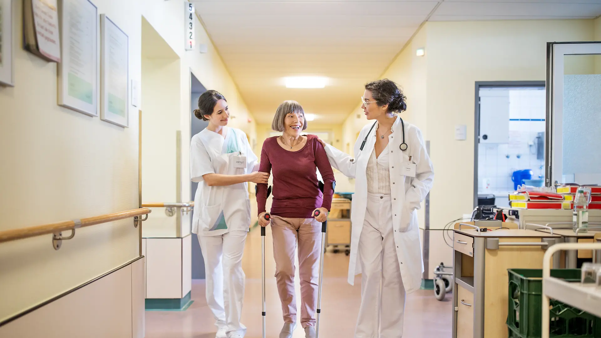 Berufe im Gesundheitswesen sollen aktuell nicht stark durch künstliche Intelligenz gefährdet sein.