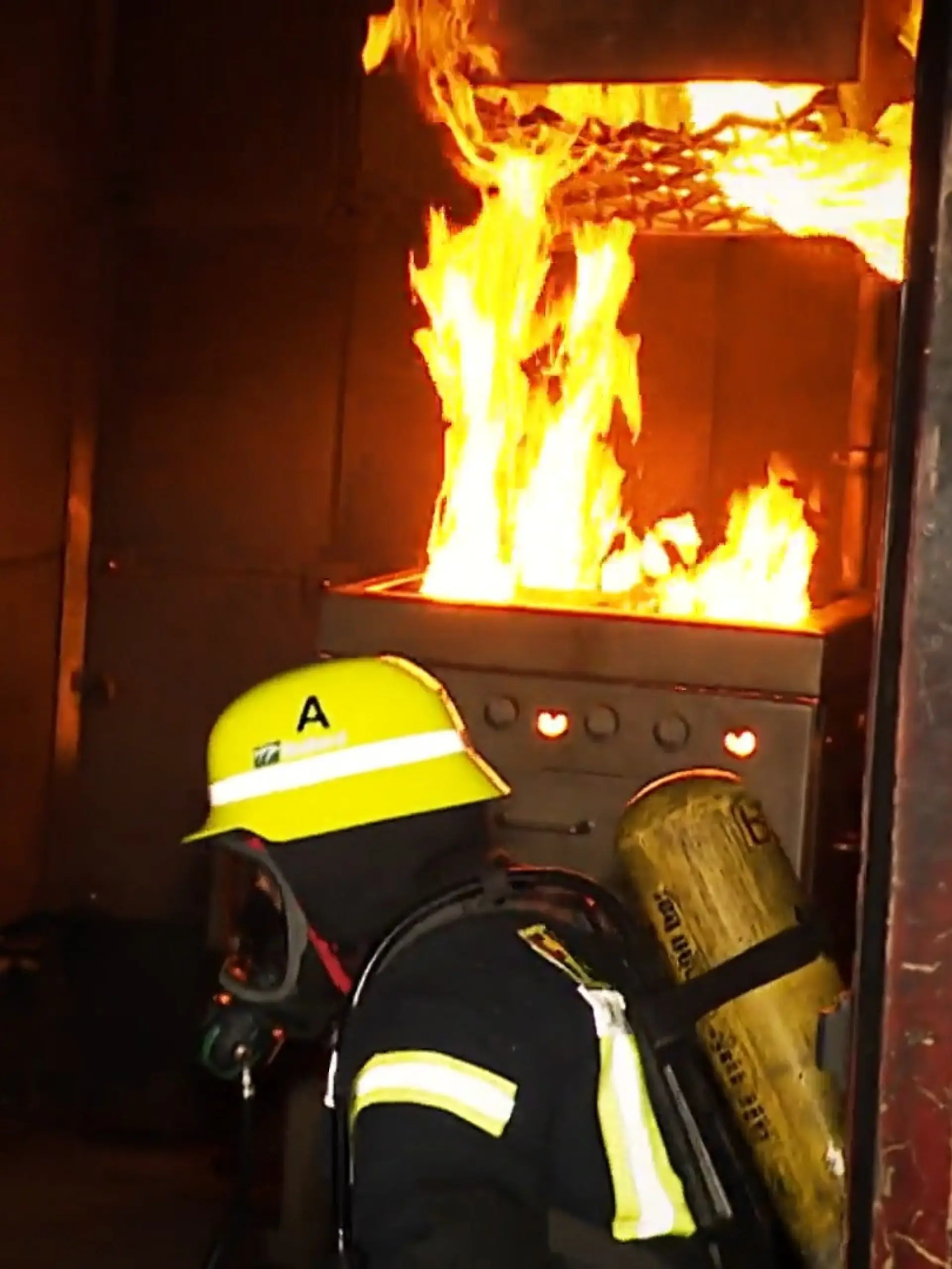 Bild zu: "Training für Feuerwehrfrauen"