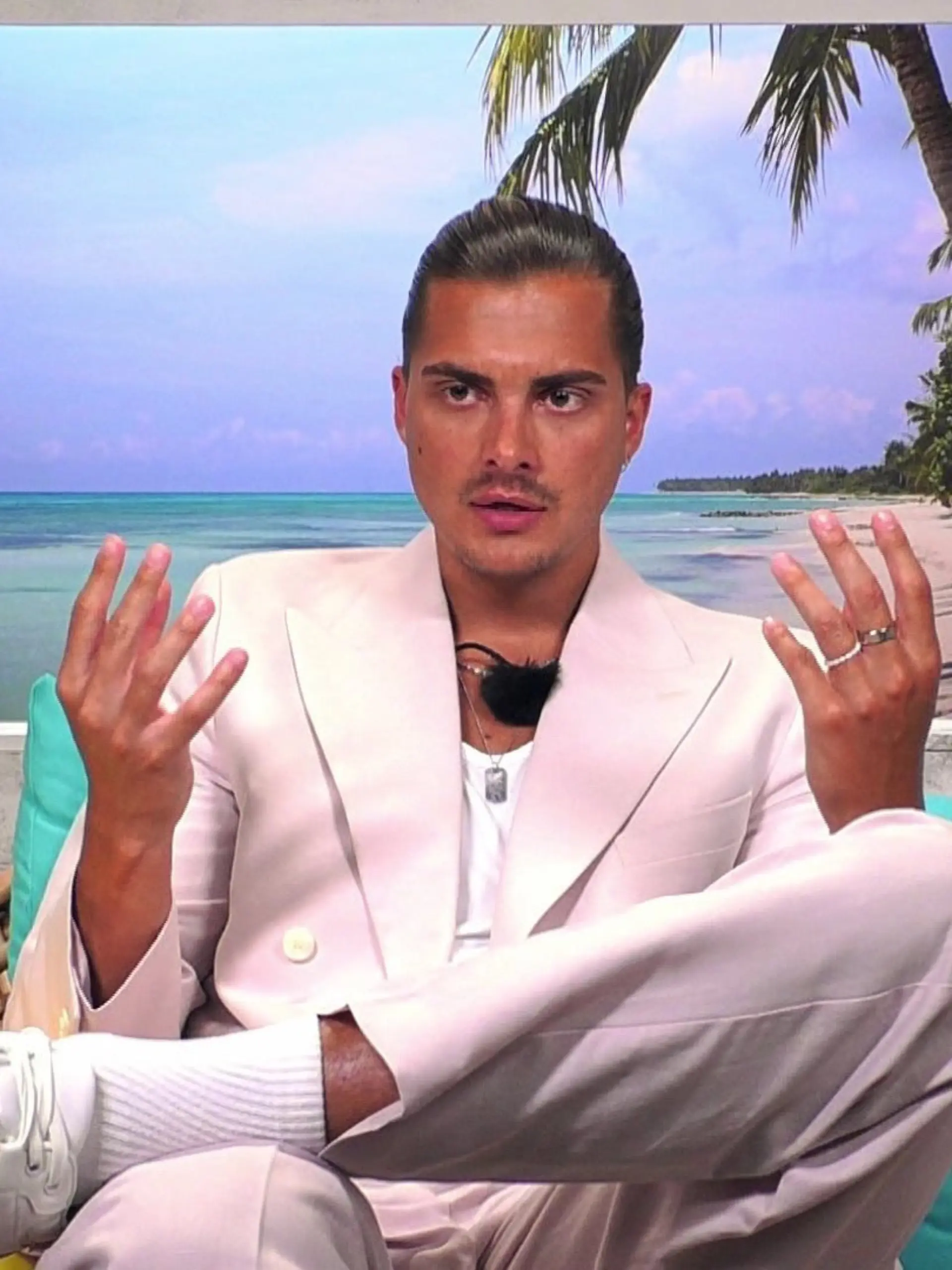 Ausgerechnet Tim Kühnel geht bei der ersten Paarungszeremonie von „Love Island VIP“ leer aus.