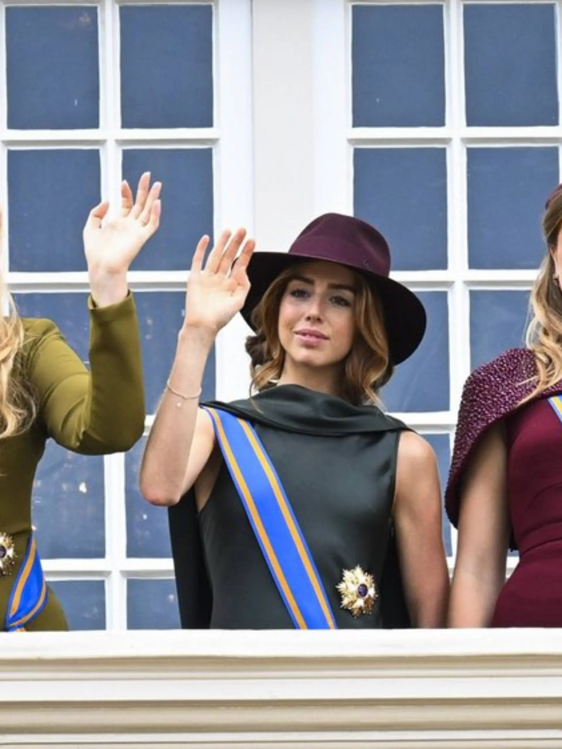 Kronprinzessin Amalia, Prinzessin Alexia und Prinzessin Ariane (v.l.n.r.) auf dem Balkon des Palasts Noordeinde.