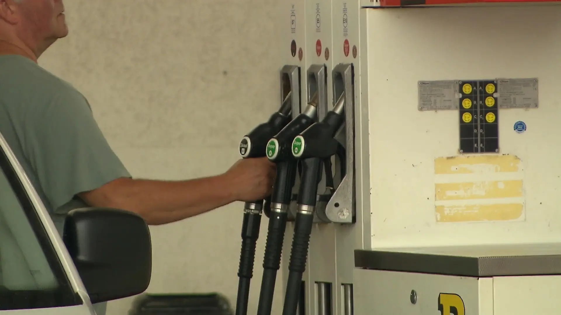 Merz will Autofahrer entlasten Benzin und Diesel teuer