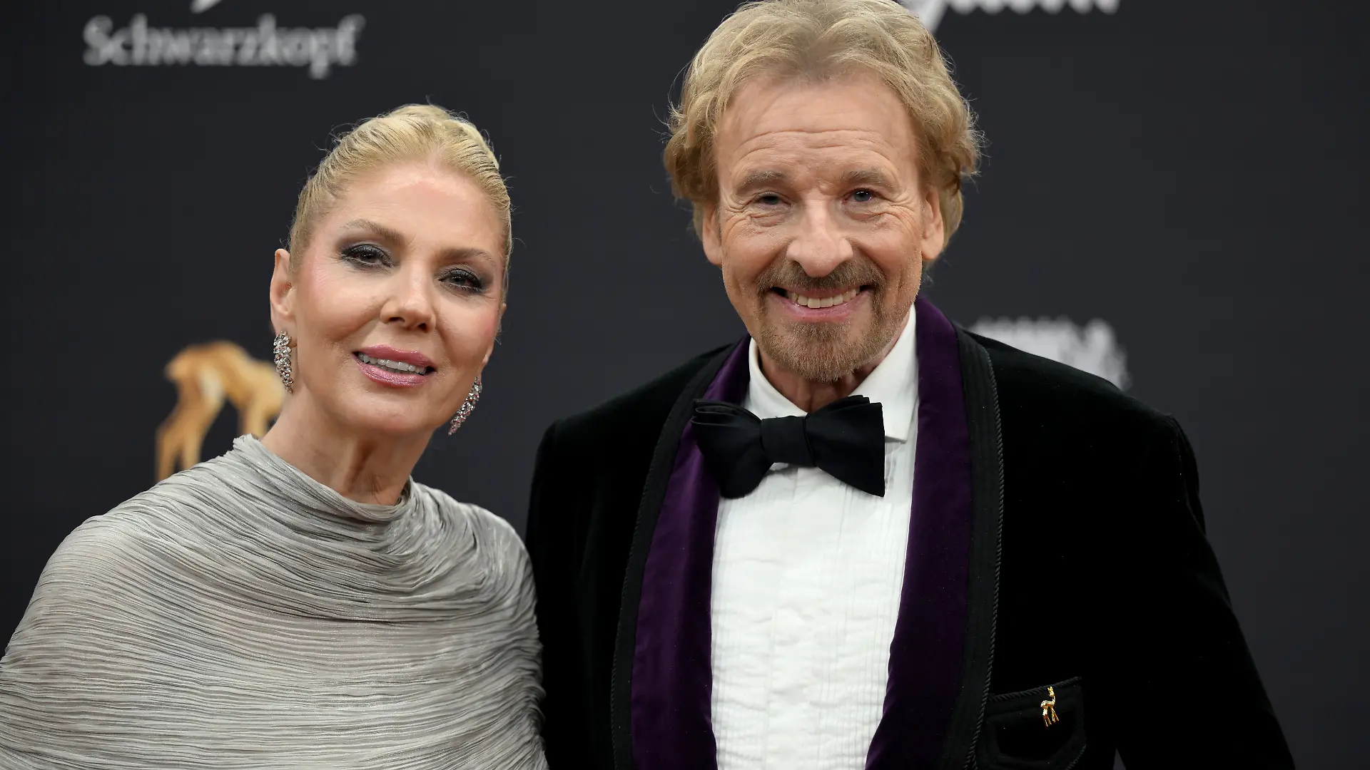 Thomas Gottschalk und seine Frau Karina kommen zur 77. Bambi-Verleihung in den Bavaria Filmstudios über den roten Teppich. (zu dpa: «Gottschalk: Weihnachten mit Gans, Kirche und Klavier») +++ dpa-Bildfunk +++