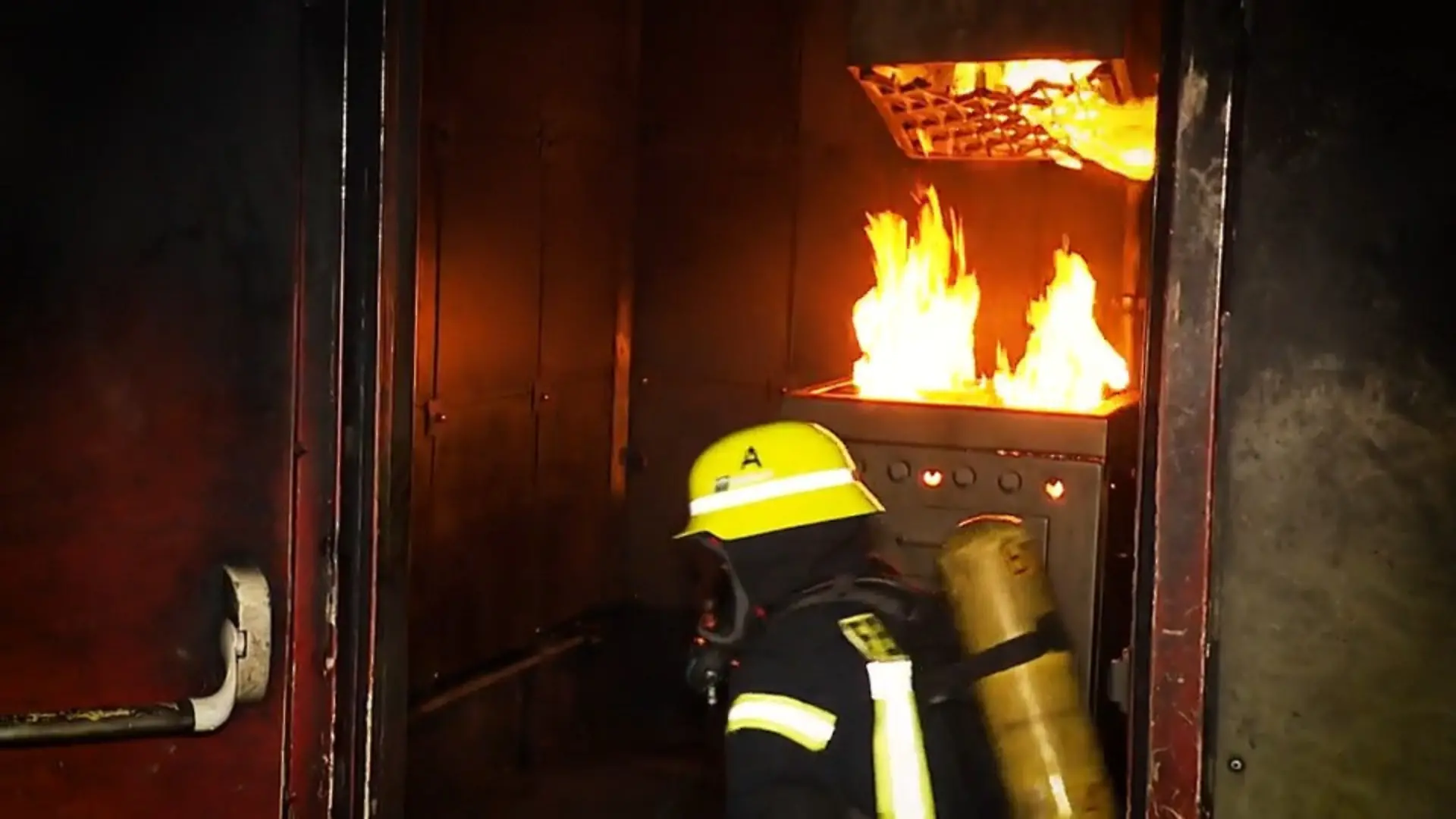 Training für Feuerwehrfrauen Übungseinsatz in Düren
