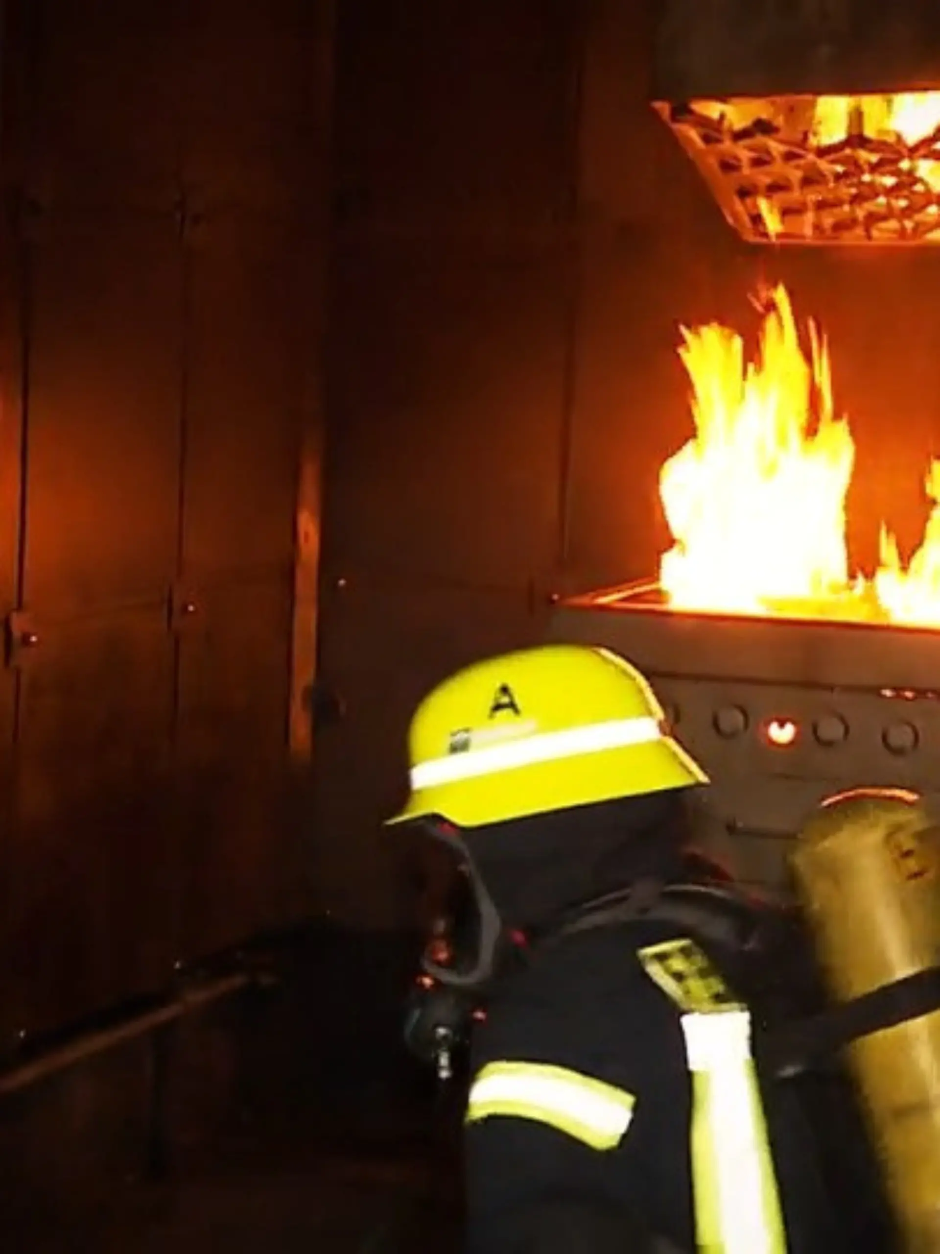Bild zu: "Training für Feuerwehrfrauen"