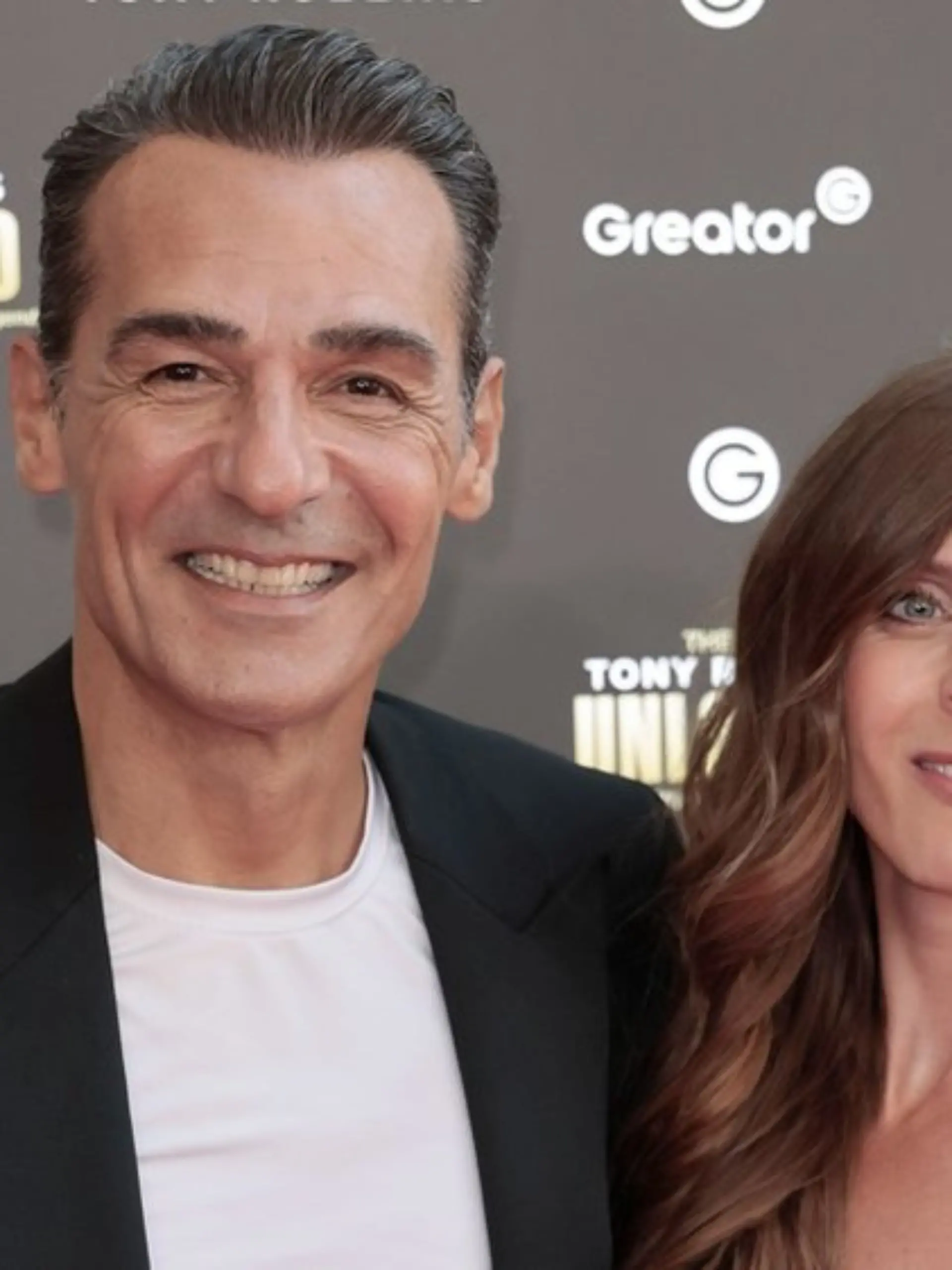 Schauspieler Erol Sander und Maskenbildnerin Rebecca Oehlmann lernten sich 2022 am Set von "Alles was zählt" kennen.