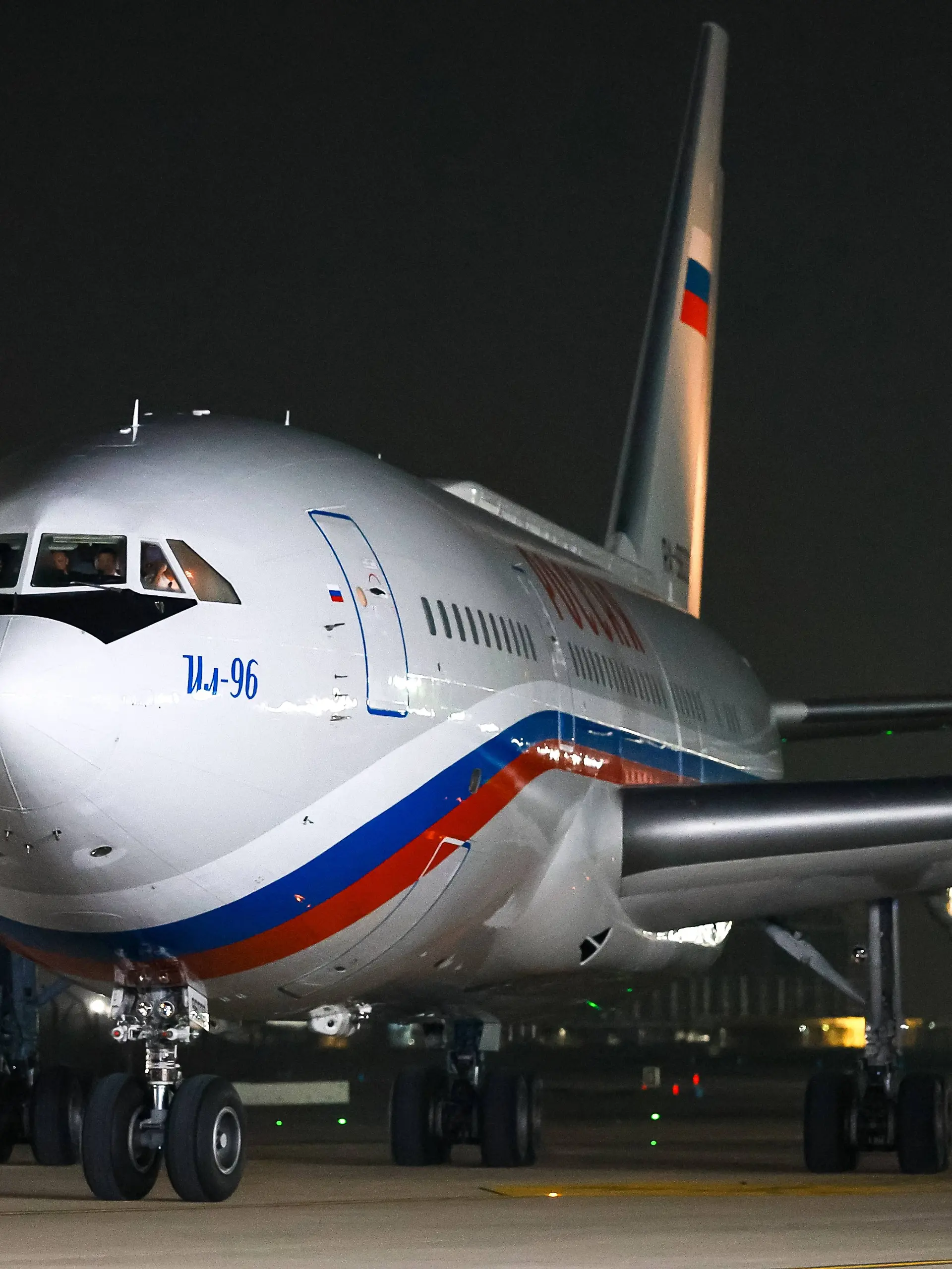 India Russia 9240606 11.09.2026 The Ilyushin Il-96-300 plane carrying Russian President Vladimir Putin taxis on the tarmac after landing at the Palam Airforce Station near New Delhi, India. From September 11-13, the Russian leader will participate in BRICS summit events in New Delhi and hold a series of international meetings. Vladimir Smirnov / Sputnik New Delhi India PUBLICATIONxINxGERxSUIxAUTxESTxLTUxLATxNORxSWExDENxNEDxPOLxUKxAUSxONLY Copyright: xVladimirxSmirnovx