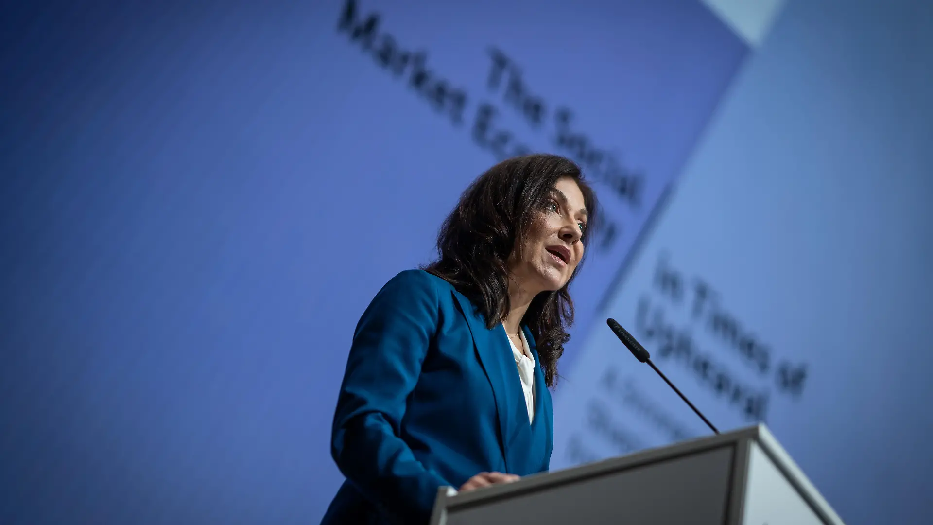 Katherina Reiche, Bundeswirtschaftsminister, hält die Eröffnungsrede