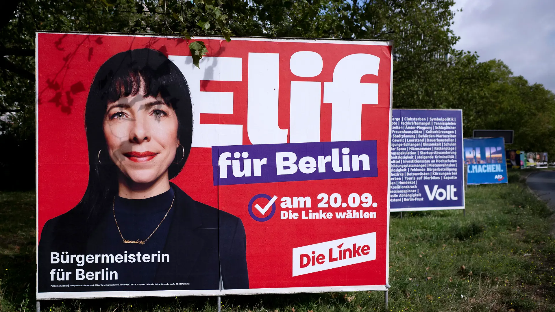 DEU, Deutschland, Germany, Berlin, 14.09.2026 Wahlplakat mit Foto von Elif Eralp , Spitzenkandidatin der Partei Die Linke in Berlin mit Slogan Buergermeisterin fuer Berlin fuer die Abgeordnetenhauswahl am 20. September 2026 in Berlin Deutschland en: Election poster featuring a photo Elif Eralp , lead candidate for The Left Party in Berlin for the Berlin House of Representatives election on September 20 2026 in Berlin Germany