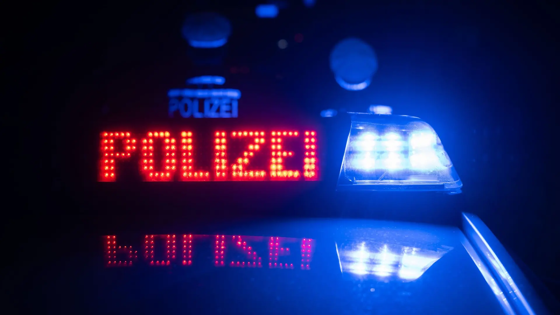 In Frankfurt ist die Polizei im Dunkeln gleich zweimal zu Orten von Explosionen ausgerückt. (Symbolbild)