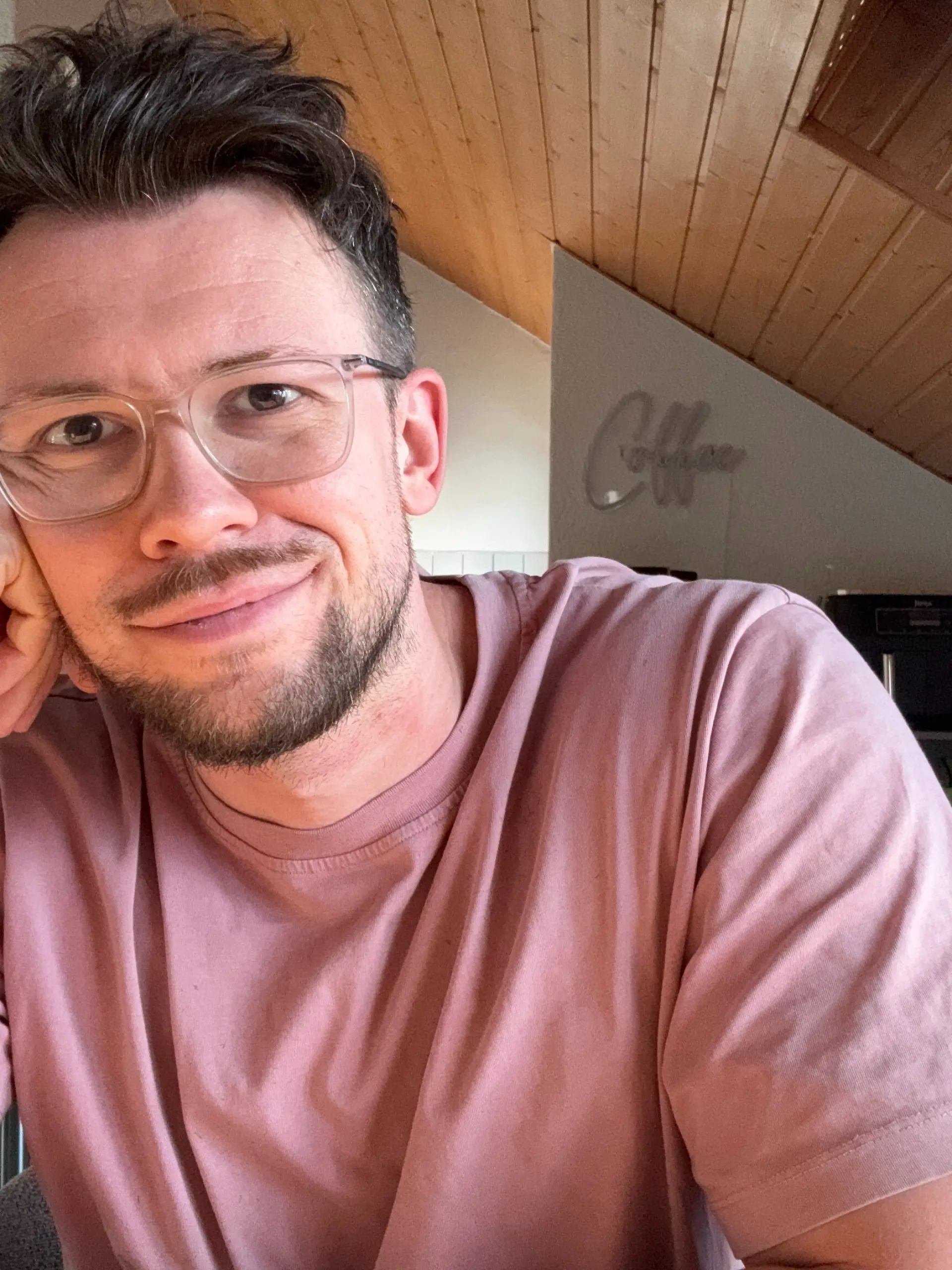 Max in seinem „Internetbeichte”-Setting