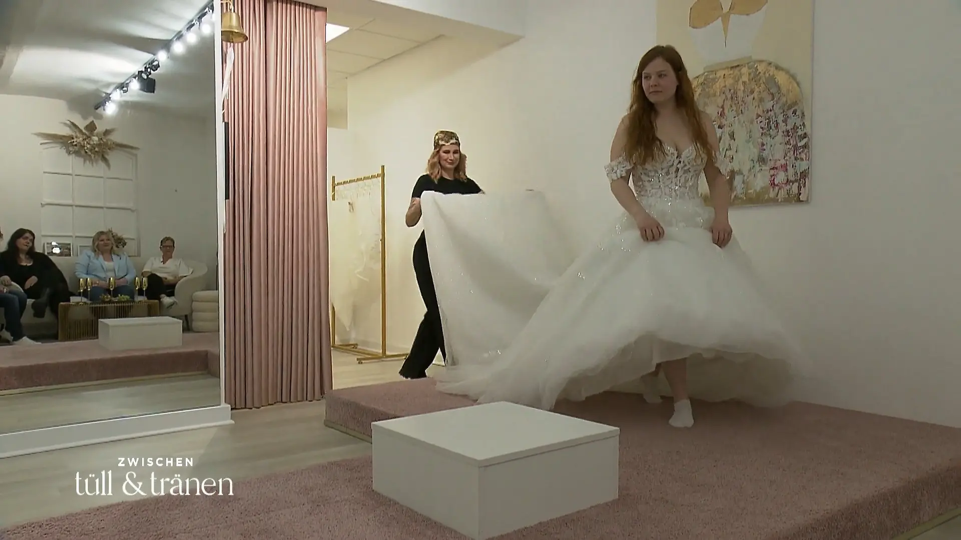 Mädchentraum mit 3-Meter-Schleppe: Ist das Leonis Kleid? Vielleicht doch zu viel?