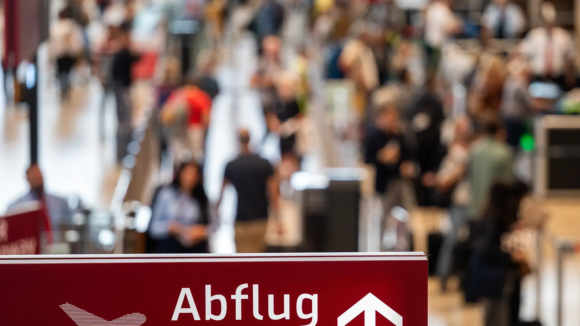 Ein Fluggast durfte nicht mitfliegen – und rächte sich brutal!