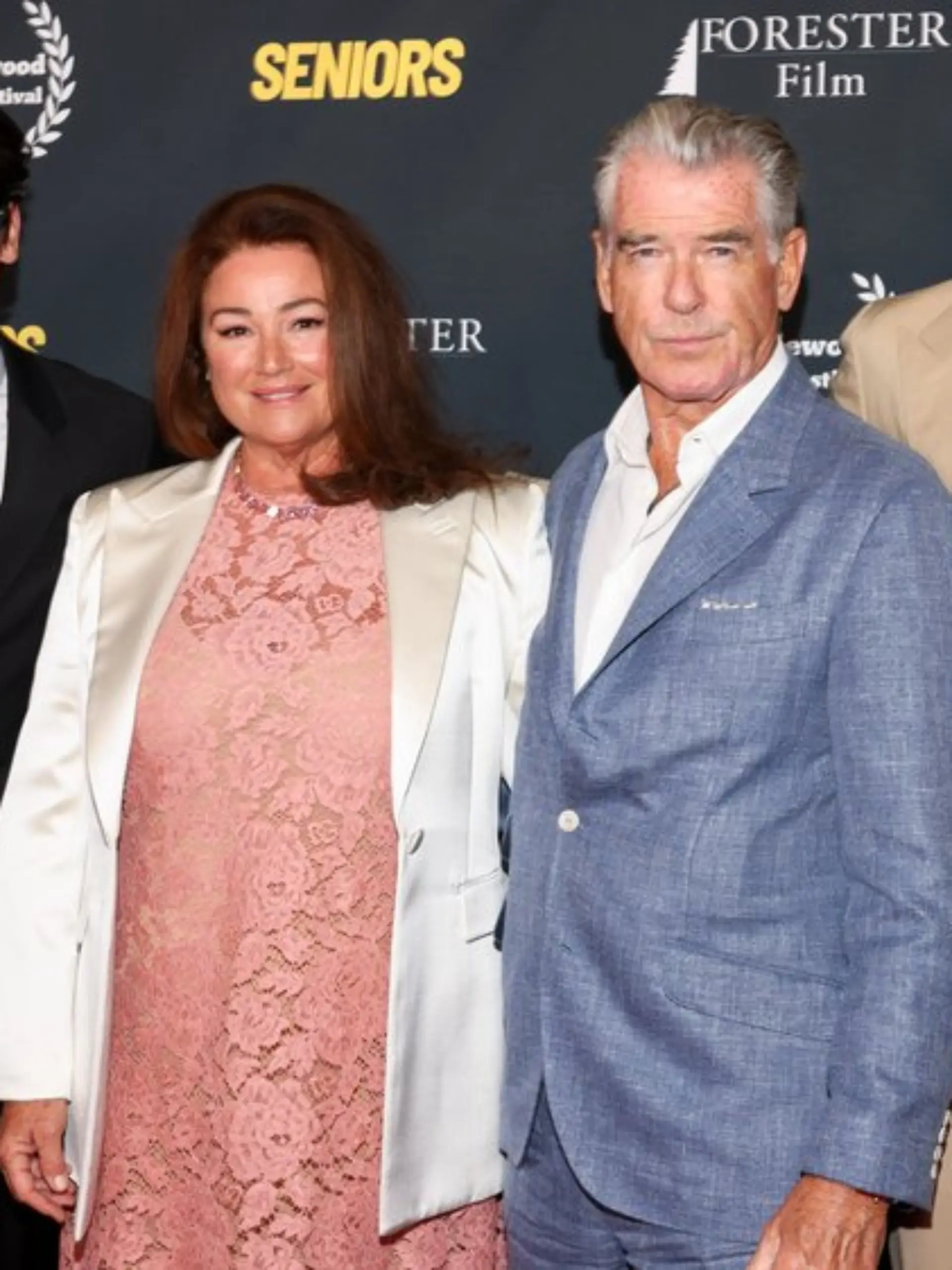 Alex Lee-Aillon, Paris Brosnan, Keely Shaye Smith, Pierce Brosnan, Dylan Brosnan und Avery Wheless bei der Premiere von "Seniors" in Los Angeles.