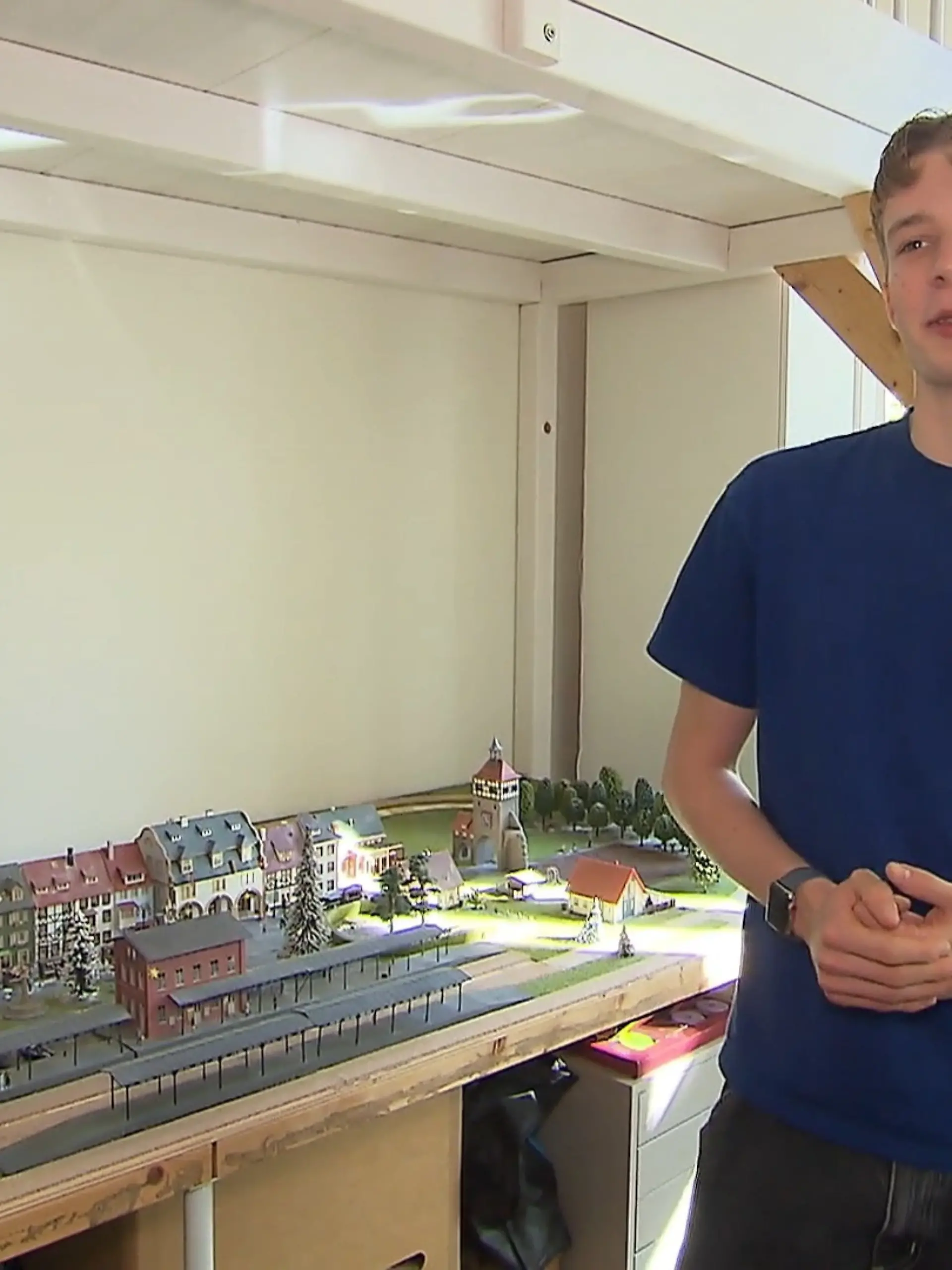 Bild zu: "Zeigt Kellner Noah allen, wie es geht?"