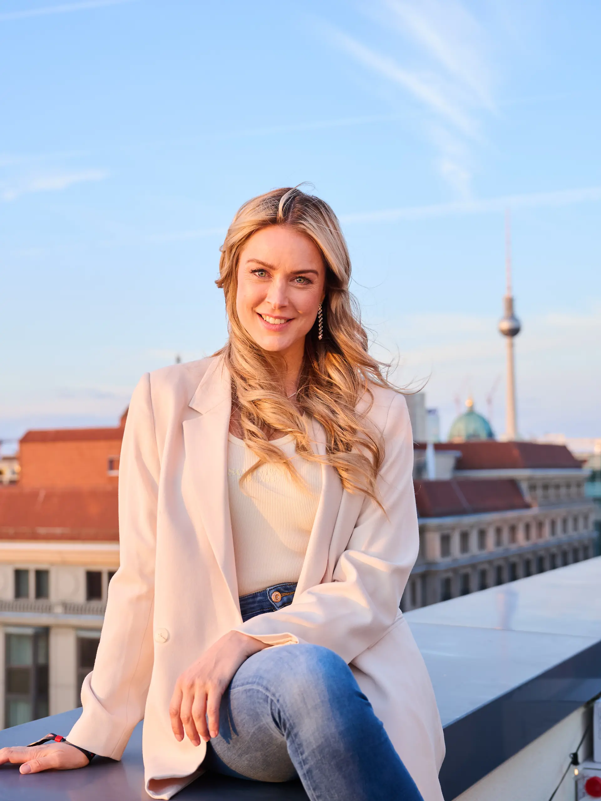 Bild zu: "SO verlässt Nina Ensmanns Rolle die Serie nach vier Jahren"