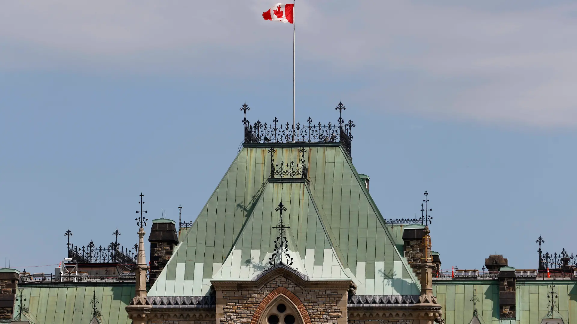 August 22, 2026, Ottawa, On, CANADA: A Canadian flag flies on Parliament Hill in Ottawa on Saturday, Aug. 22, 2026. Ottawa CANADA PUBLICATIONxINxGERxSUIxAUTxONLY - ZUMAc35_ 20260822_zaf_c35_026 Copyright: xPatrickxDoylex