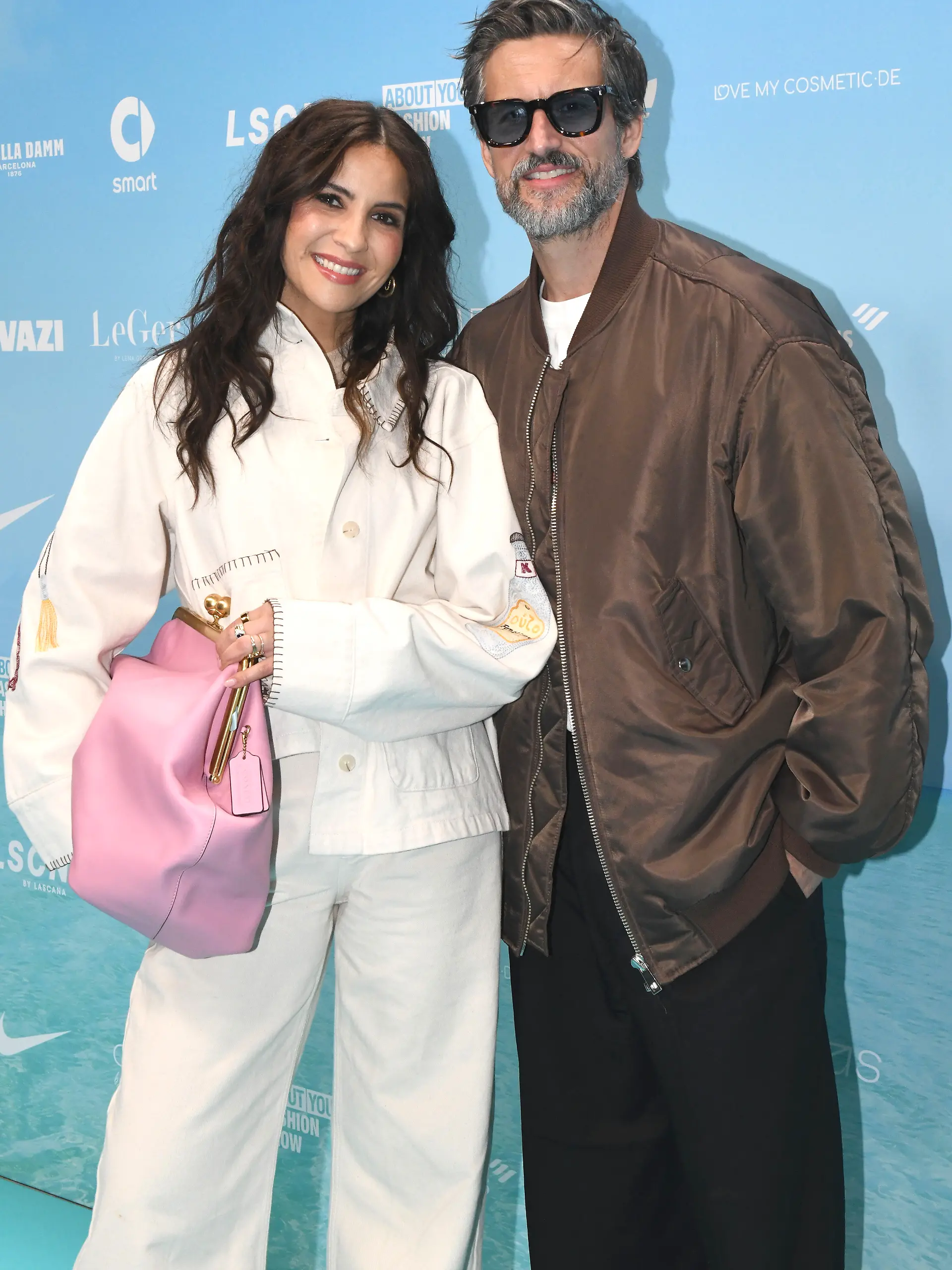 Chryssanthi Kavazi und Tom Beck bei der ABOUT YOU Holiday Fashion Show im Flughafen Tempelhof, Berlin, 23.04.2026