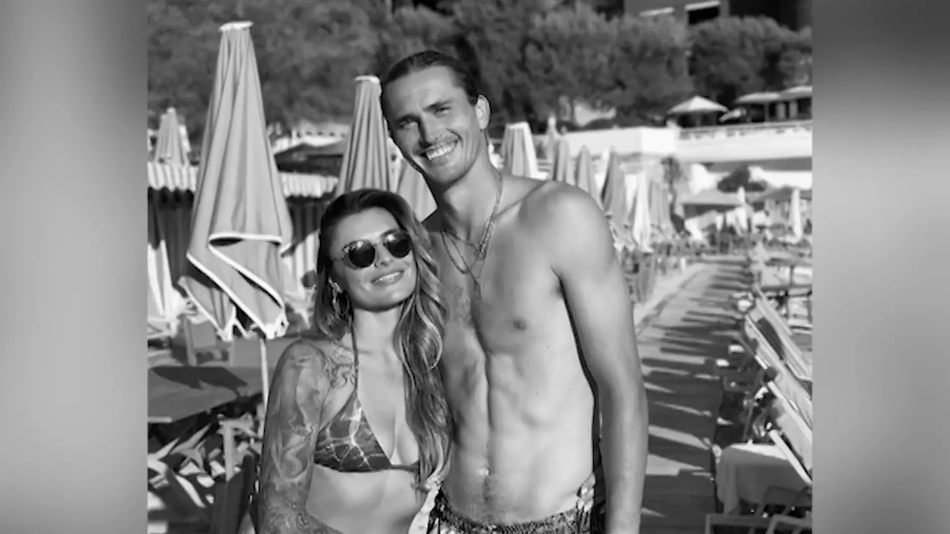 Endlich wieder vereint! Alexander Zverev und Sophia Thomalla im Urlaub auf Kuschel-Kurs In Badehose und Bikini