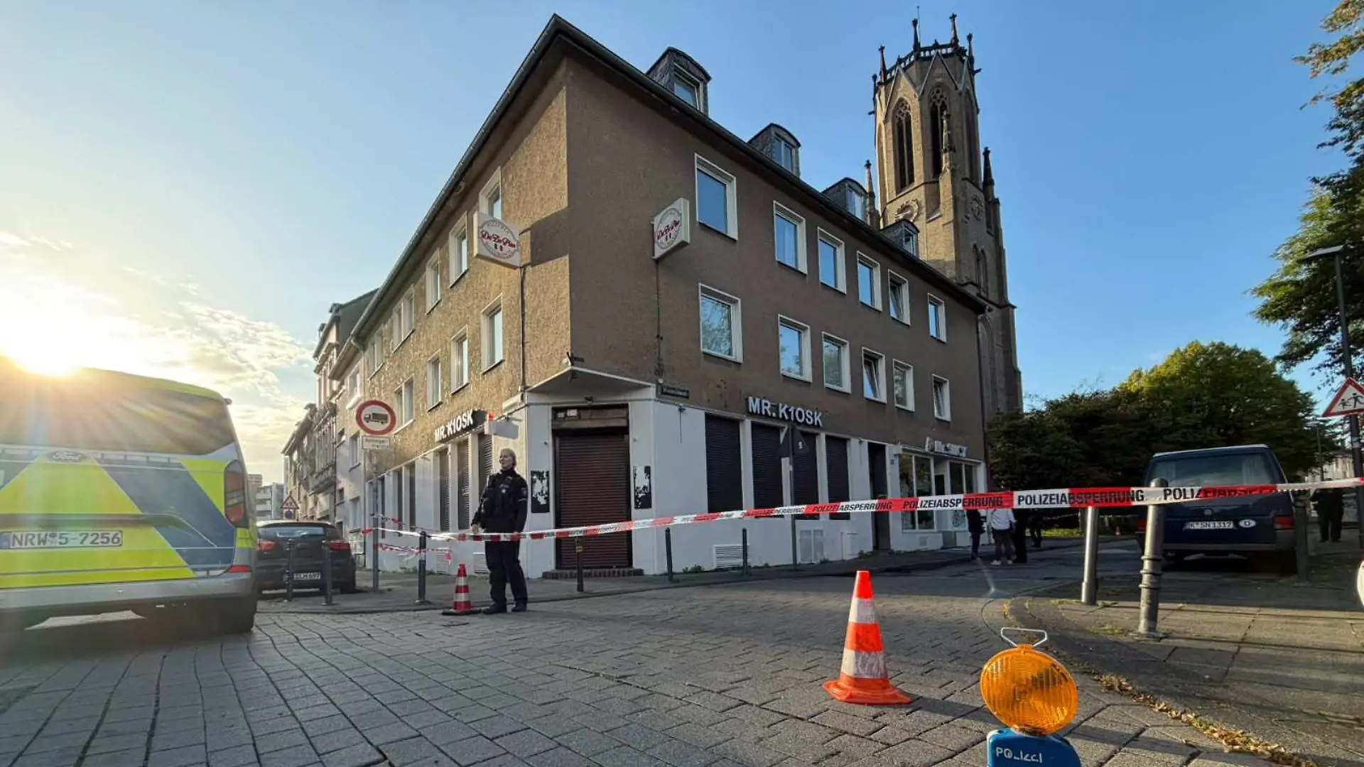 Die Polizei Köln hat den Tatort abgesperrt