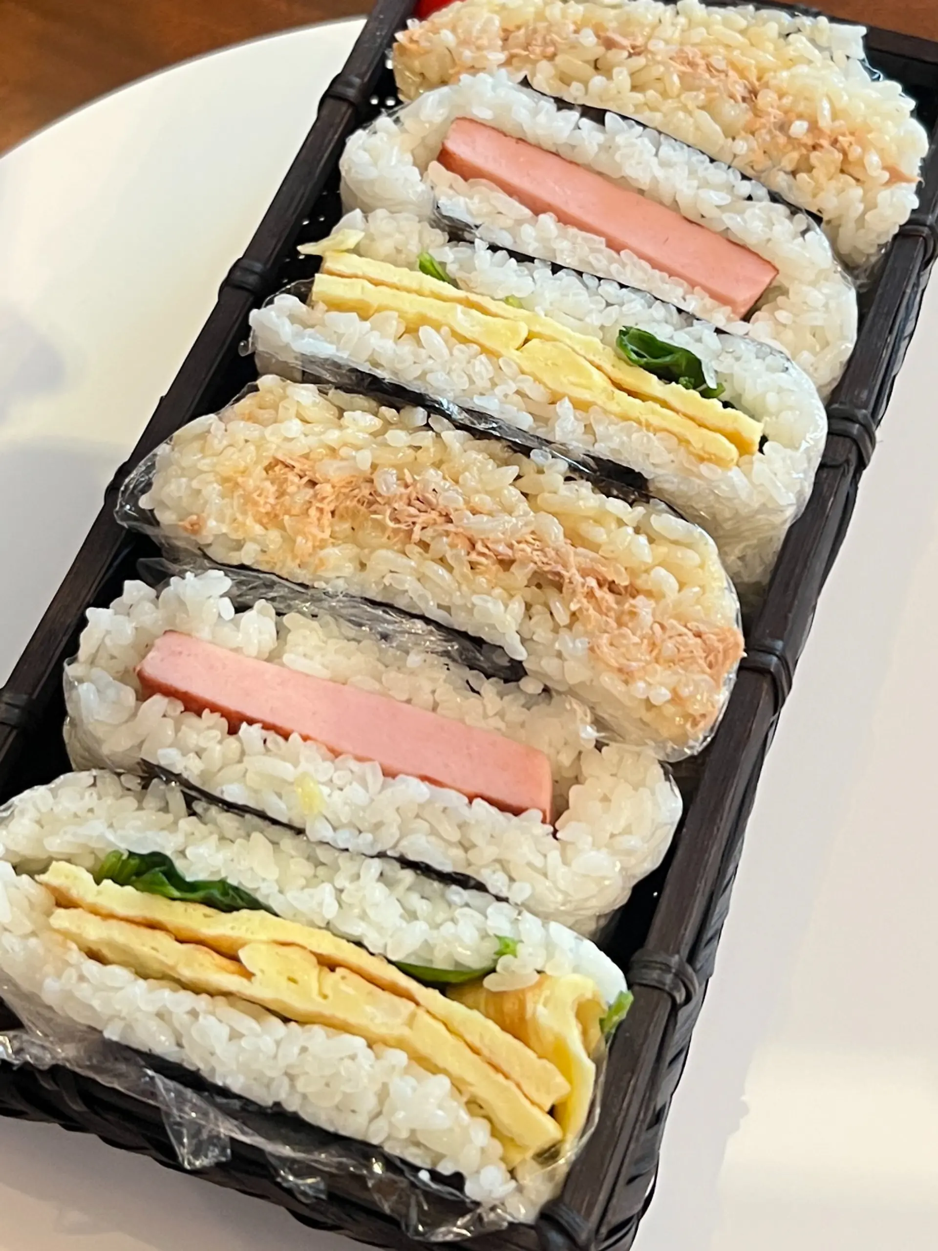 Bild zu: "Japanisches Onigirazu und Karaage zum Nachkochen"