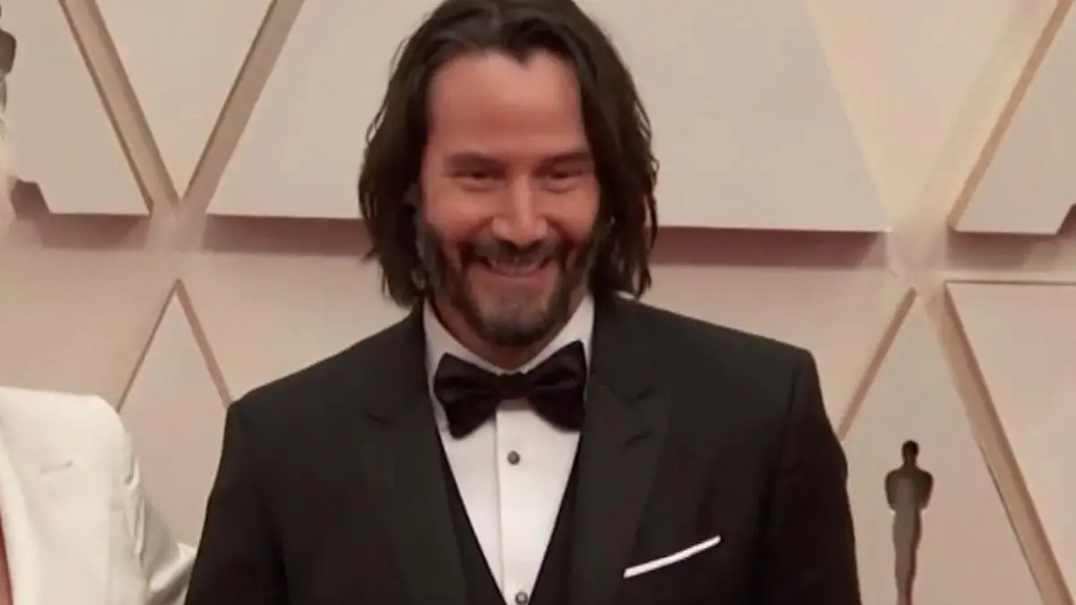 Keanu Reeves: Action-Star trägt Haarspangen Irgendwie süß!