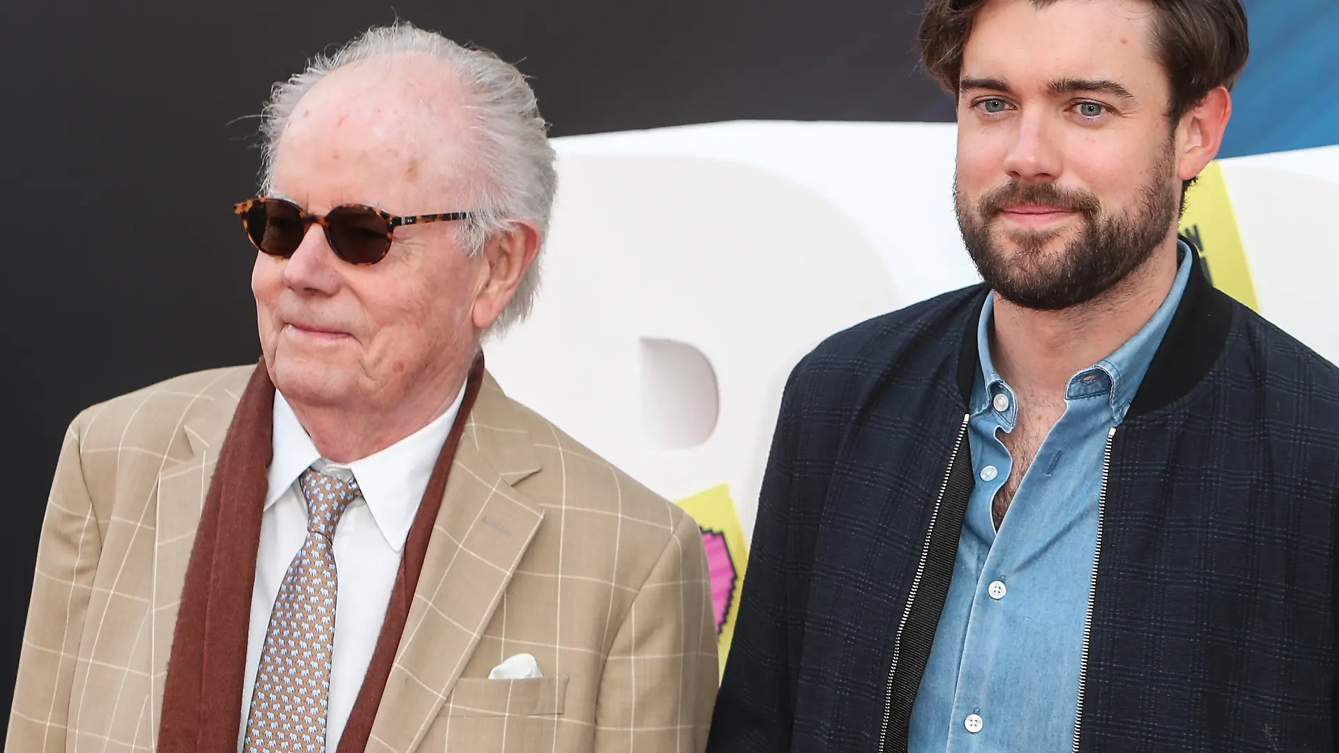 Die Netflix-Stars Michael und Jack Whitehall bei einer Filmpremiere.