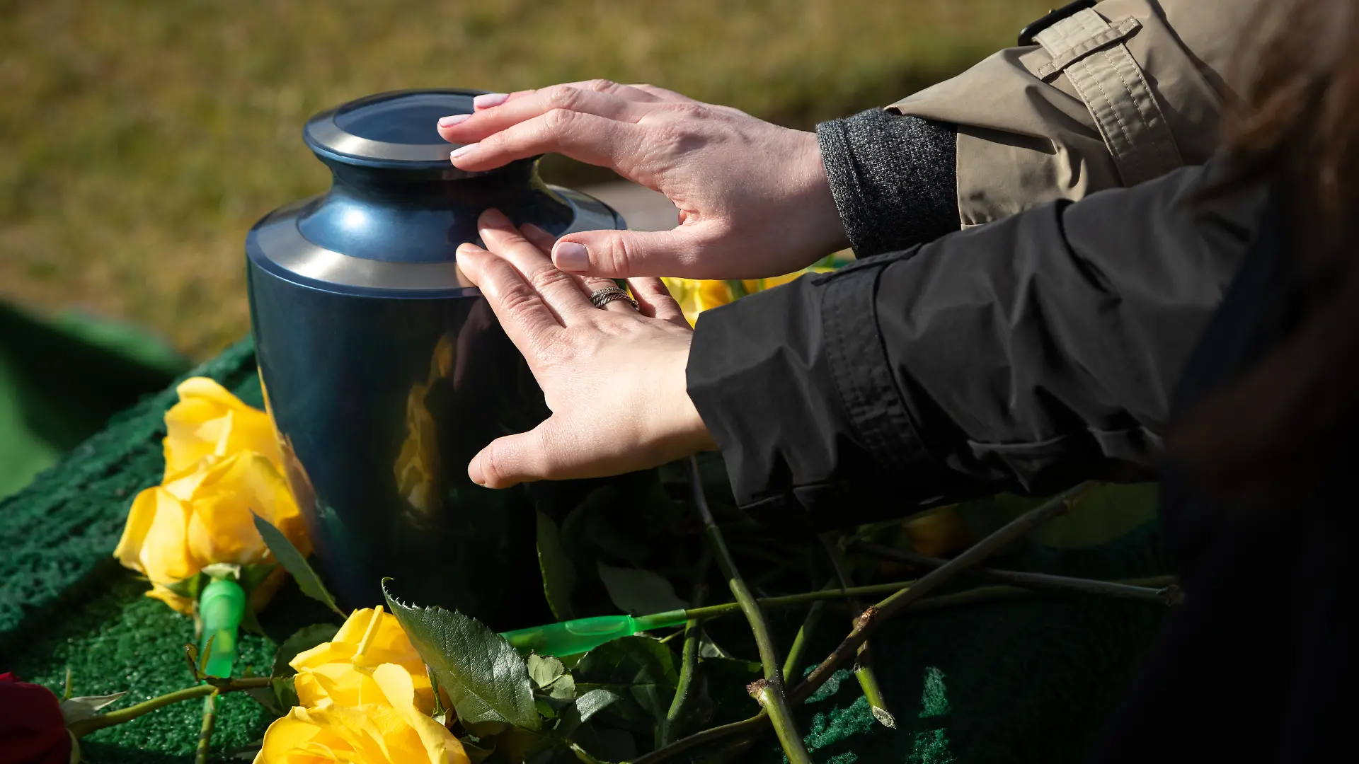 Berliner Seniorin muss tagelang auf die richtige Urne ihrer Freundin warten.