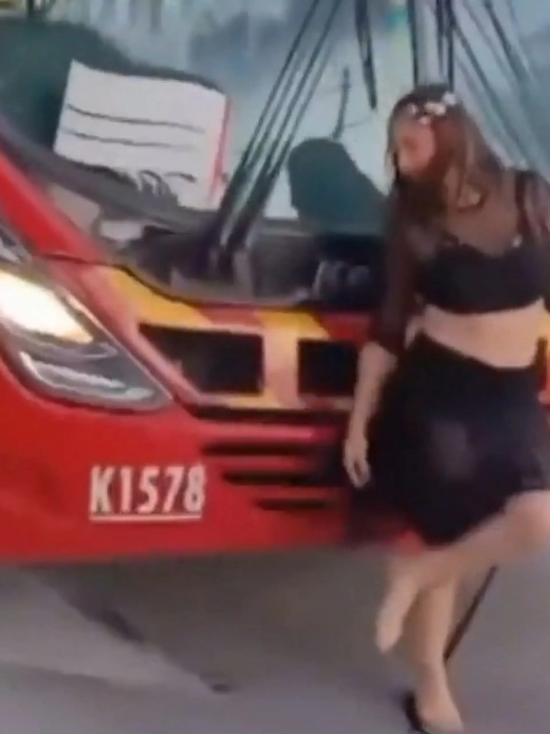 Bild zu: "Frau heiratet Buslinie – doch jetzt droht die Trennung!"