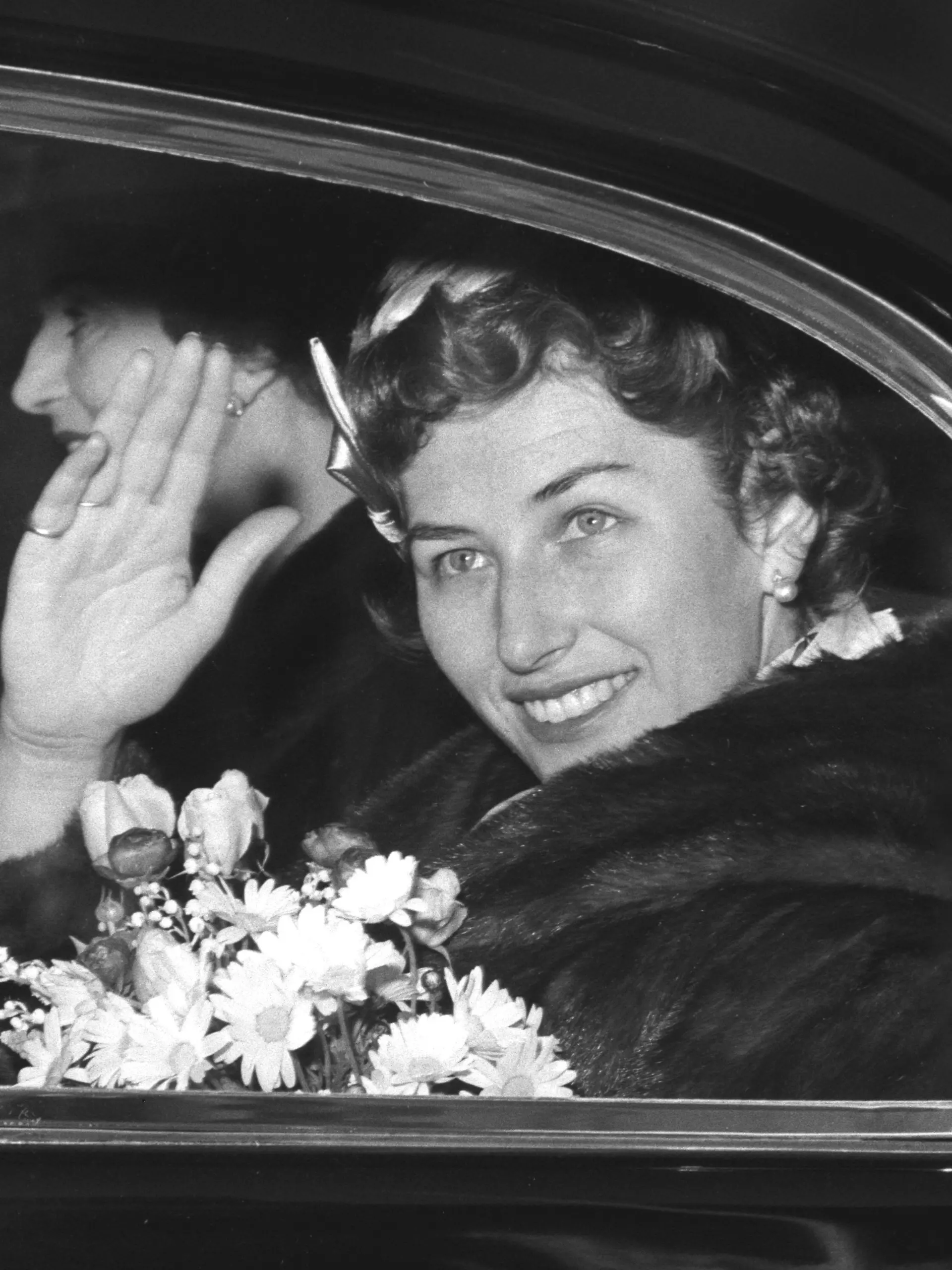 Schon bald wächst die Familie. 1962 kommt Tochter Cathrine zur Welt. Es folgen Benedikte, Alexander, Elisabeth und Carl-Christian. Insgesamt bekommen Prinzessin Astrid und Johan Martin Ferner fünf Kinder. Trotz ihres Familienlebens nimmt Astrid weiterhin Aufgaben für das norwegische Königshaus wahr.