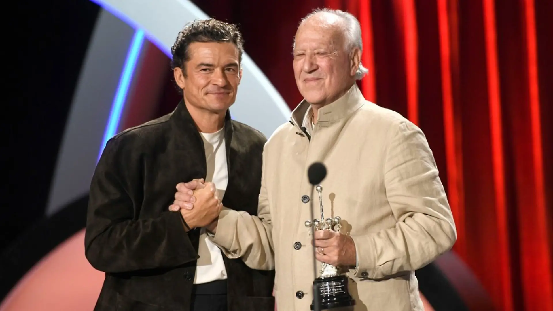 Orlando Bloom und Werner Herzog bei der Verleihung des Donostia Awards.