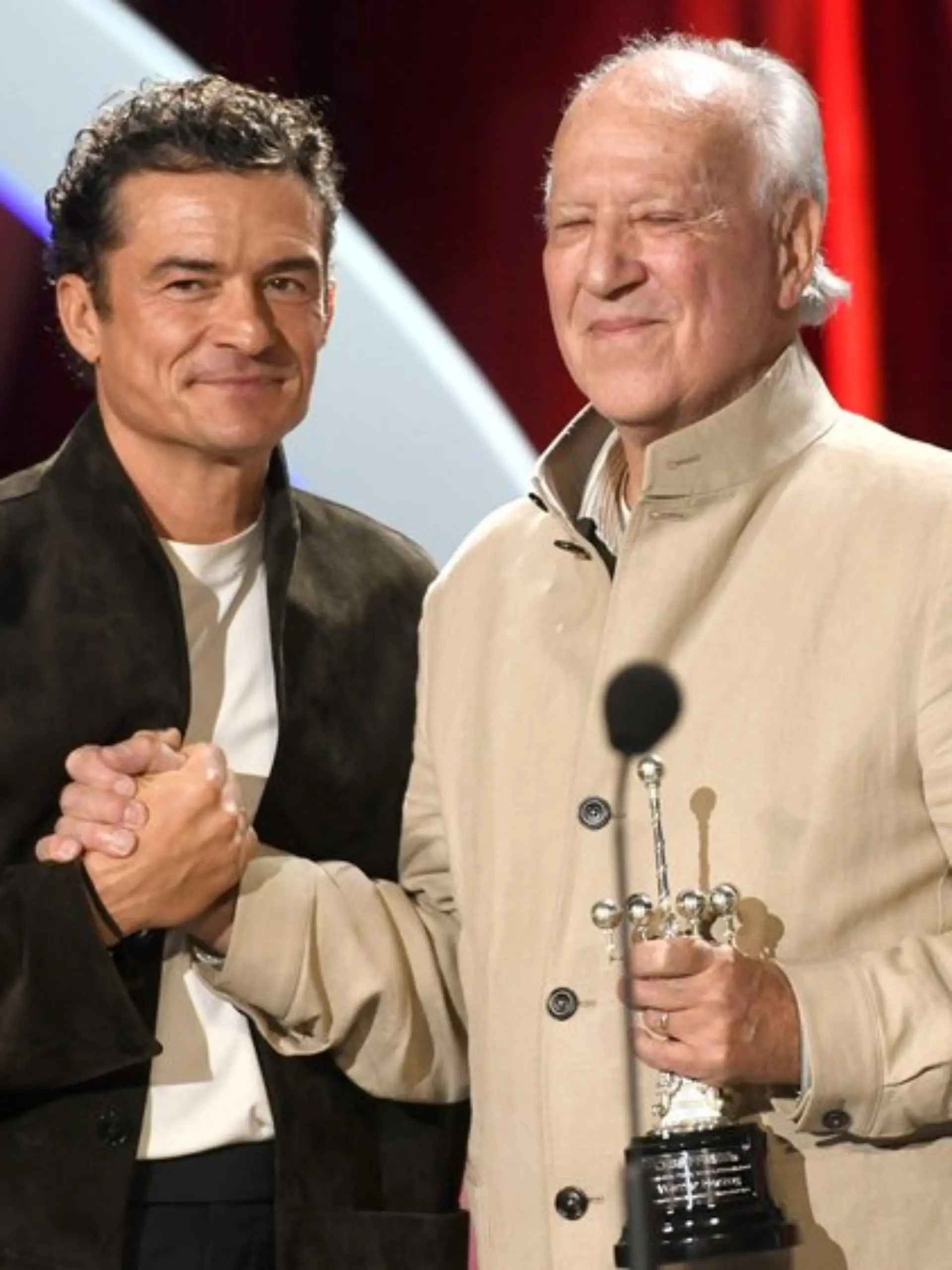 Orlando Bloom und Werner Herzog bei der Verleihung des Donostia Awards.