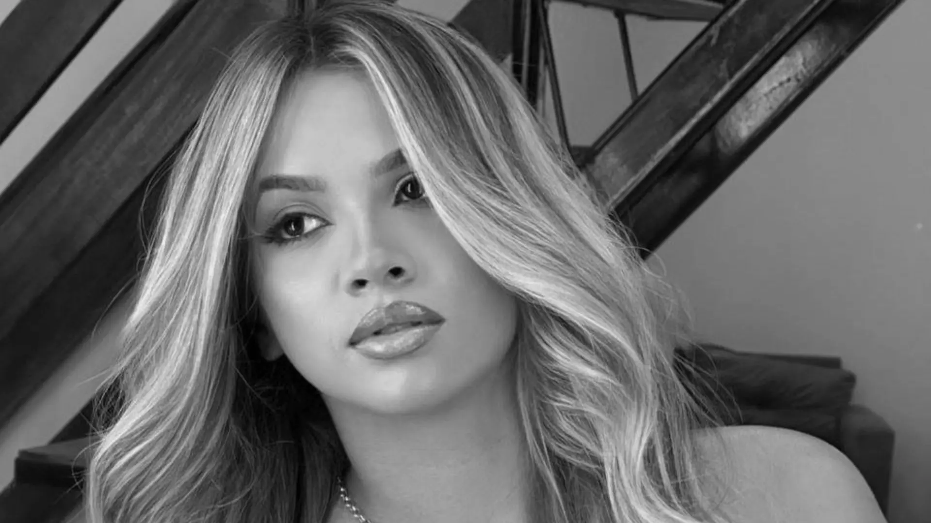 Influencerin Evelyn wird vor den Augen ihres Vaters erschossen.