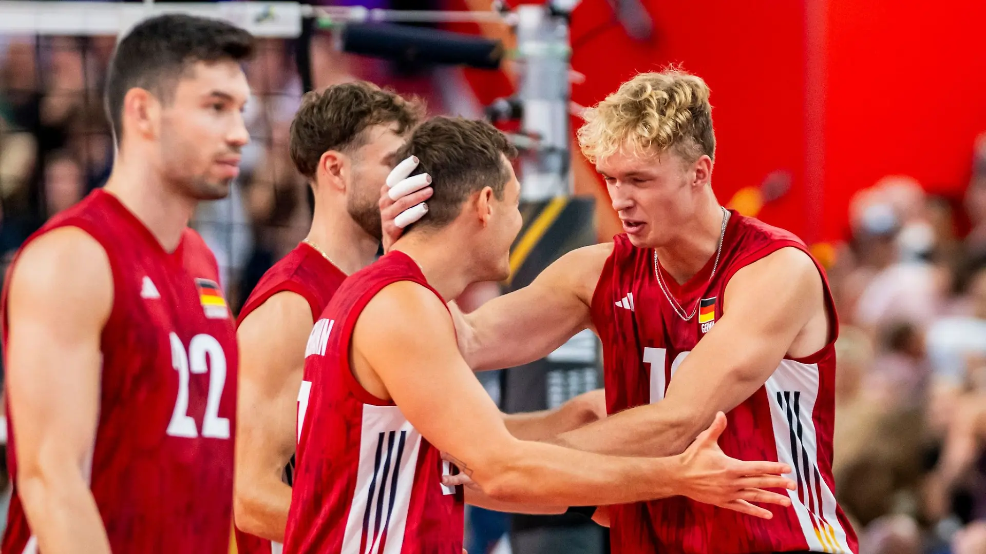Zimmermann (l) und Brehme lobten die Moral des Teams. (Archivbild)