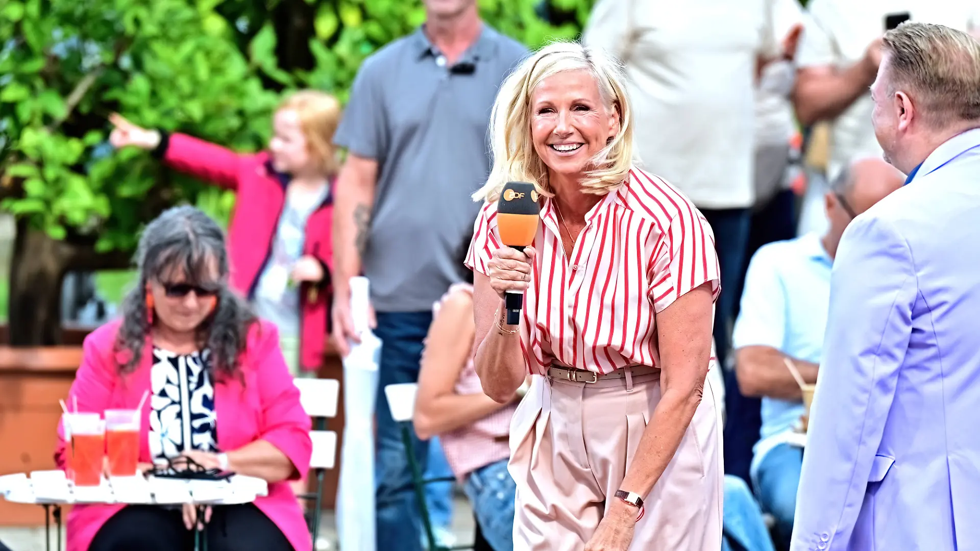 Der Auftritt im ZDF-Fernsehgarten spaltet das Netz.