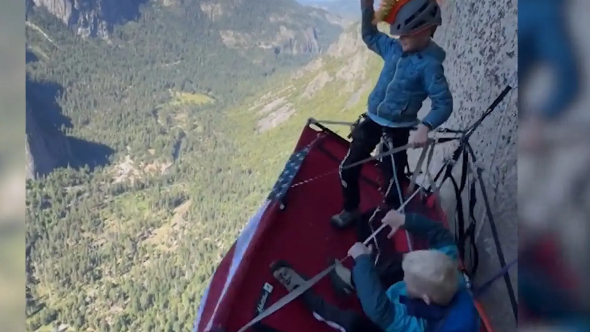 Extrem-Expedition mit Papa! Kinder turnen an Steilwand – in 1.000 Metern Höhe Sechstägige Klettertour im Nationalpark