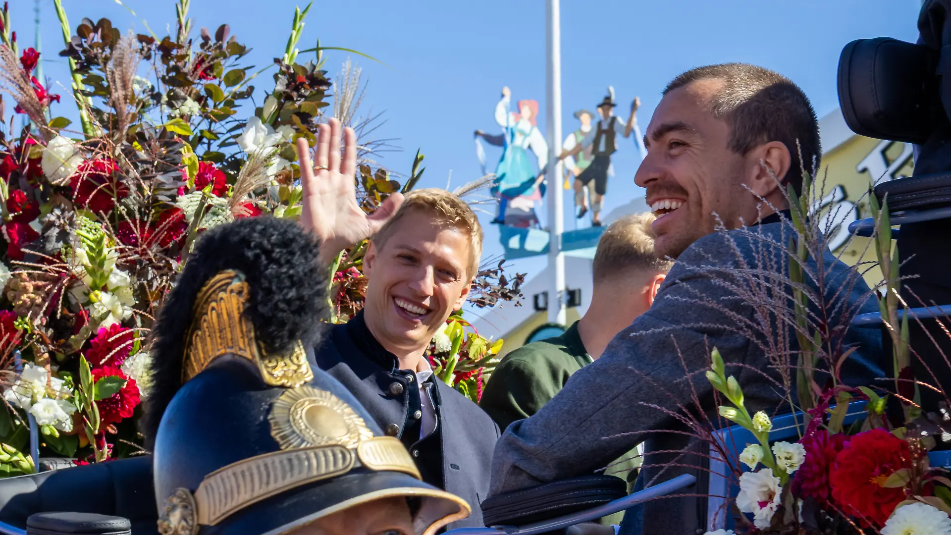 Munich, Bavaria, Germany September 19, 2026: Munichs mayor, Dominik Krause of Alliance 90/The Greens, attends the 191st Oktoberfest in 2026 with his partner, Sebastian Müller. Both are seen wearing traditional Bavarian attire at the Wiesn. Krause has been mayor of Munich since May 1, 2026 *** Münchens Oberbürgermeister Dominik Krause von Bündnis 90/Die Grünen besucht mit seinem Lebenspartner Sebastian Müller das 191. Oktoberfest 2026. Beide zeigen sich in bayerischer Tracht auf der Wiesn. Krause ist seit 1. Mai 2026 Oberbürgermeister von München