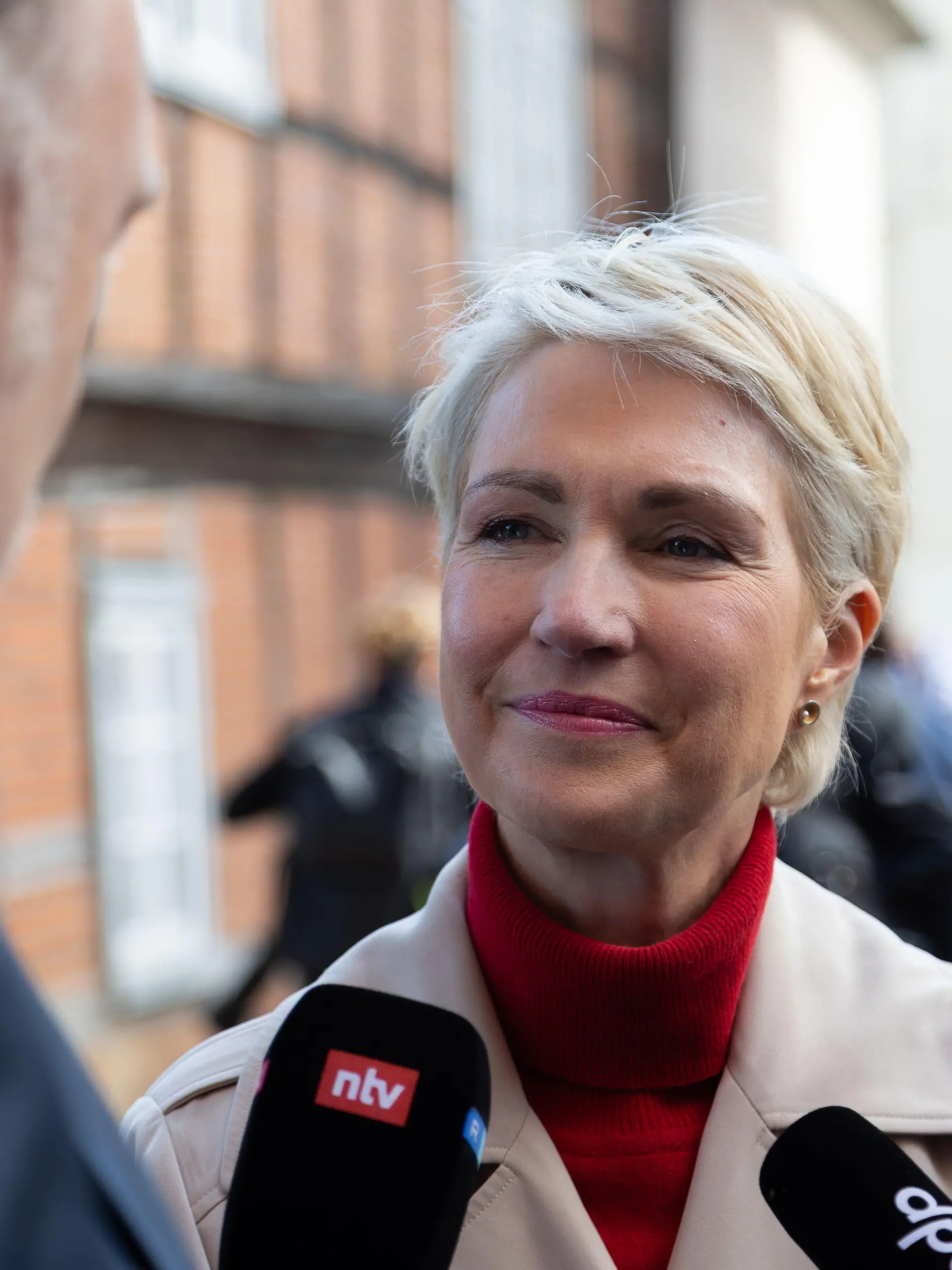 SCHWERIN, GERMANY, SEPTEMBER 20, 2026: Mecklenburg-Vorpommern Minister-President Manuela Schwesig of the Social Democratic Party (SPD) arrives with her husband, Stefan Schwesig, to cast her ballot at a polling station in Schwerin during the Mecklenburg-Vorpommern state election. Voters across the state are electing members of the regional parliament on Sunday. Photo by Somaya Abdelrahman / JNA Press/Sipa USA.