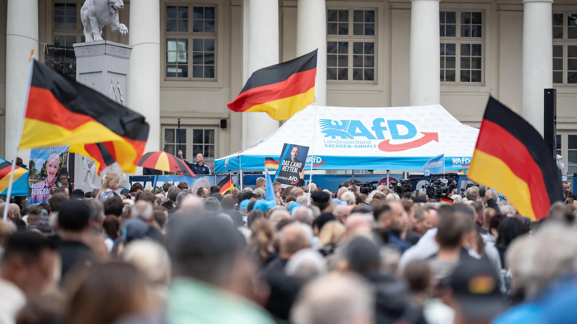 Impressionen von der Abschlussveranstaltung in Schwerin mit Flaggen