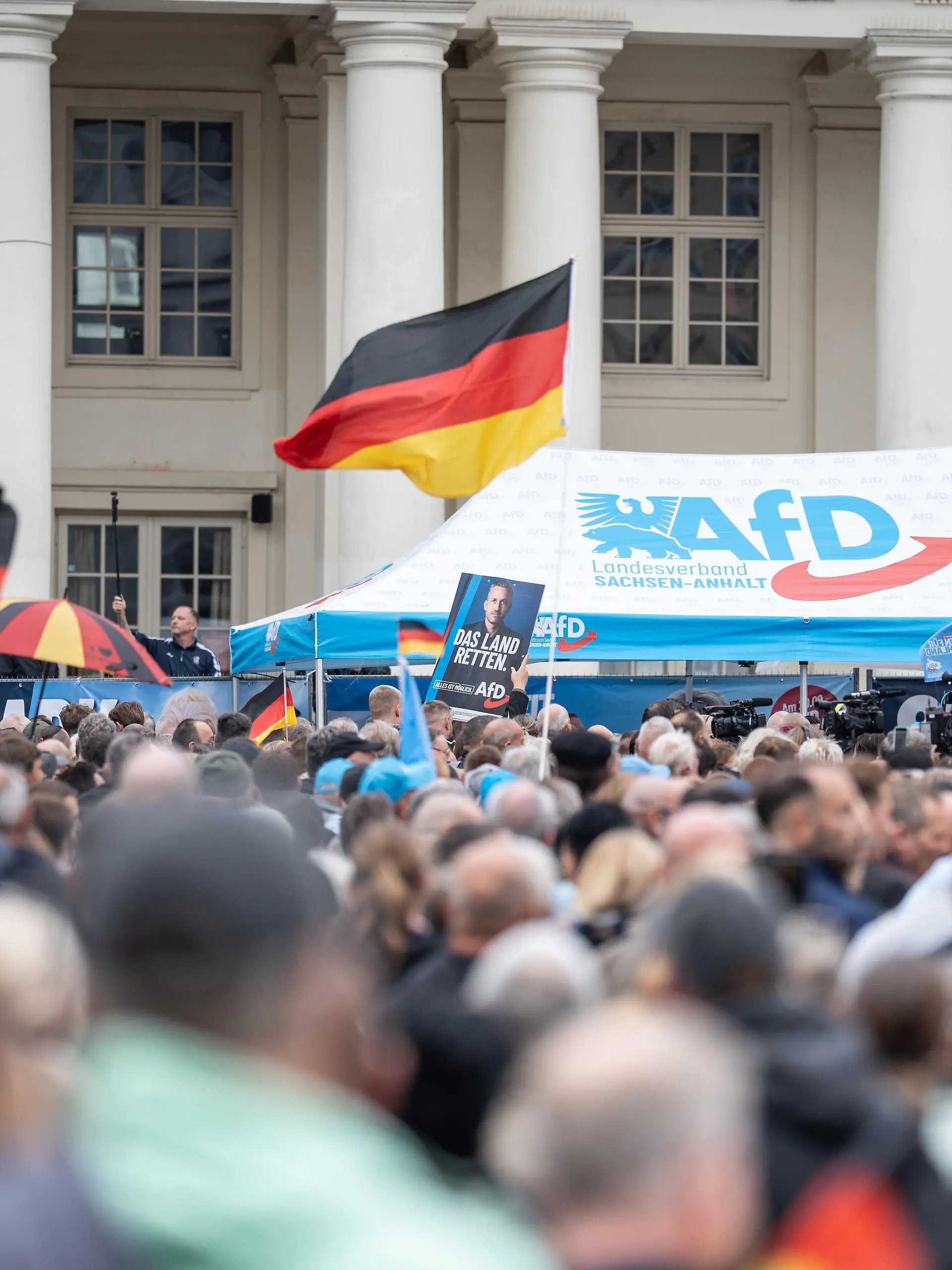 Impressionen von der Abschlussveranstaltung in Schwerin mit Flaggen
