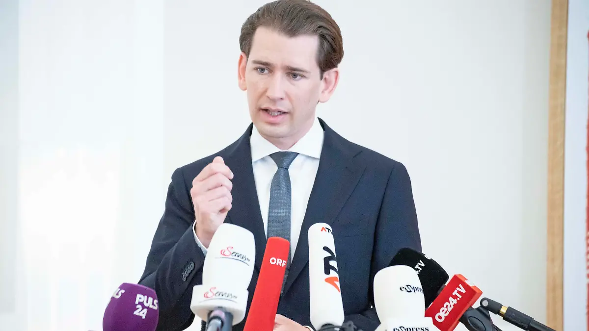 Femizide Österreich: Pressestatement Bundeskanzler Sebastian Kurz *** Femicides Austria: Press statements of Federal Chancellor Sebastian Kurz Frauenmorde in Österreich: Anlässlich des jüngsten Ereignisses, in dem ein junges Mädchen ermordet in Wien aufgefunden wurde, gab Bundeskanzler Sebastian Kurz ÖVP heute ein Pressestament im Bundeskanzleramt in Wien ab. Im Bild: Bundeskanzler Sebastian Kurz ÖVP. Wien, Österreich. 29.06.2021 *** Femicides in Austria: Regarding to the latest murder of a young girl, which was found dead in the public in Vienna, Federal Chancellor Sebastian Kurz OEVP held a press conference in the Federal Chancellery. Picture: Federal Chancellor Sebastian Kurz OEVP. Vienna, Austria. June 29th, 2021. Bundes PUBLICATIONxNOTxINxAUT