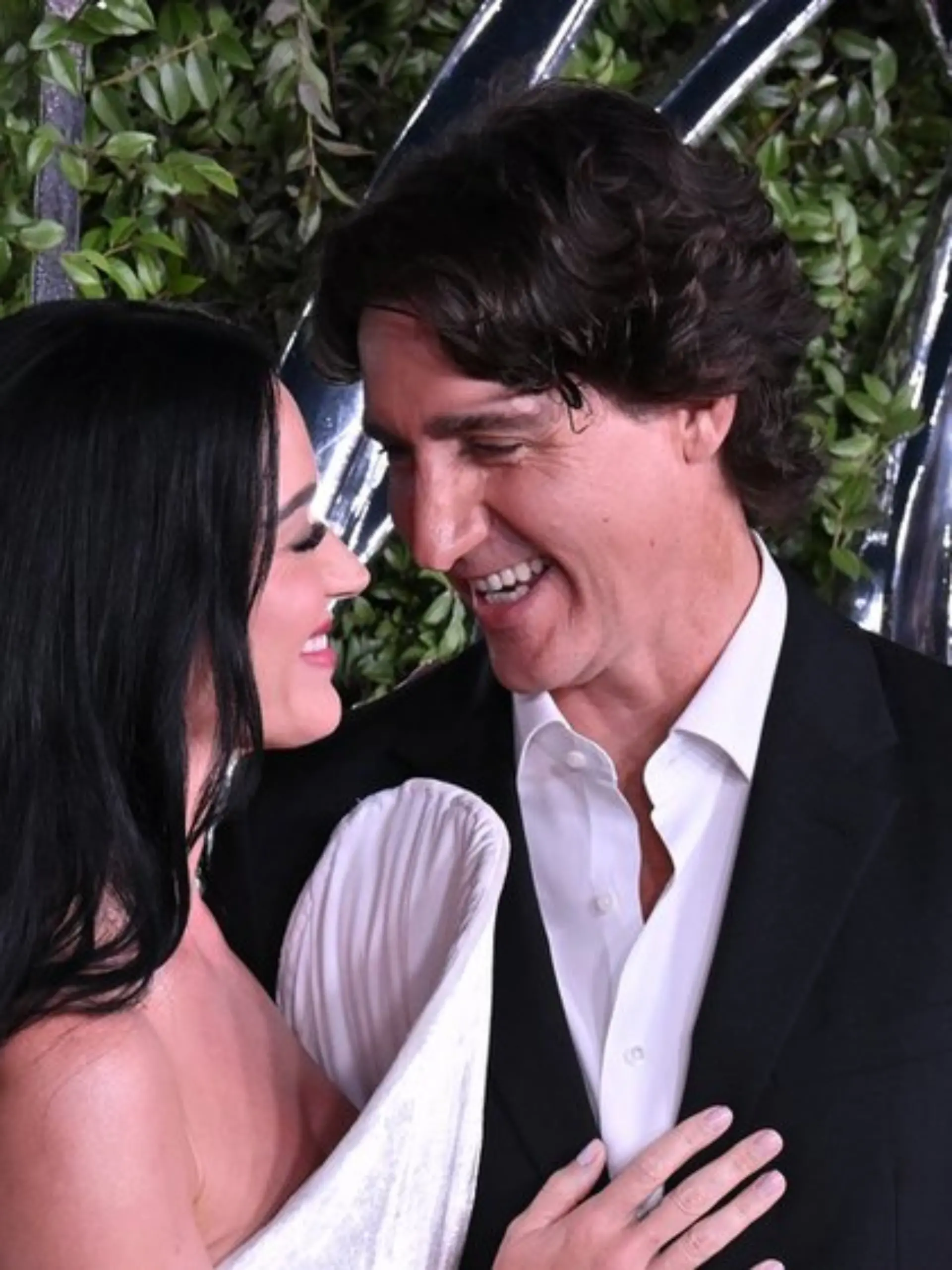 Katy Perry und Justin Trudeau tauschen am Samstagabend in Los Angeles verliebte Blicke aus.