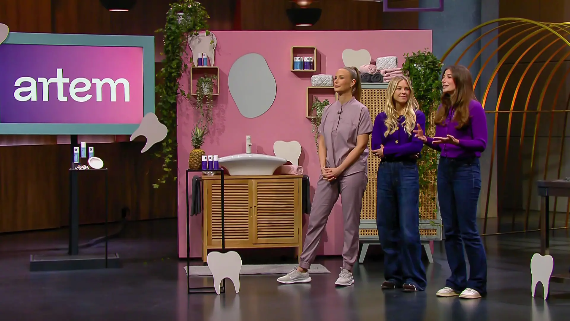 Rebecca Linneweber, Diana zur Löwen und Julia von Wolff (v.li.), Gründerinnen von artem oral care