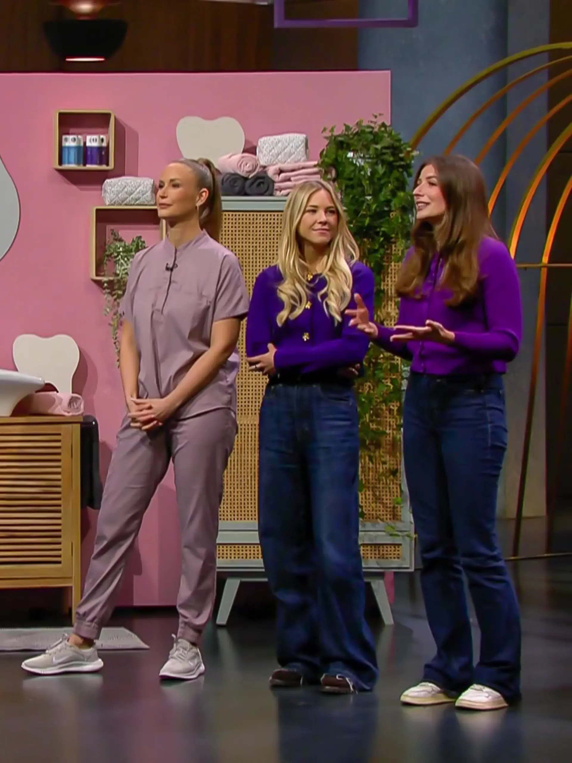 Rebecca Linneweber, Diana zur Löwen und Julia von Wolff (v.li.), Gründerinnen von artem oral care