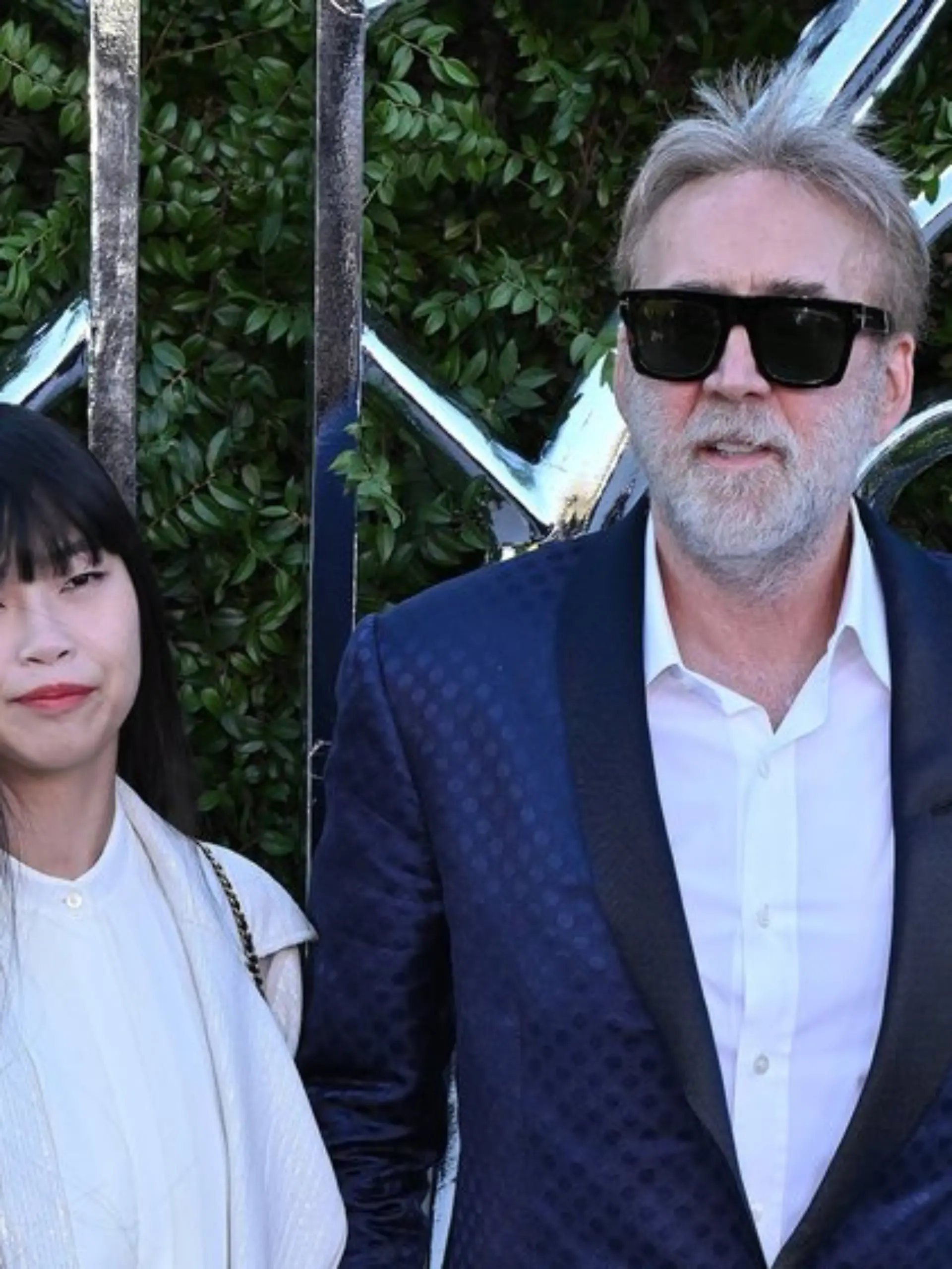Der ergraute Nicolas Cage und seine Ehefrau Riko Shibata.