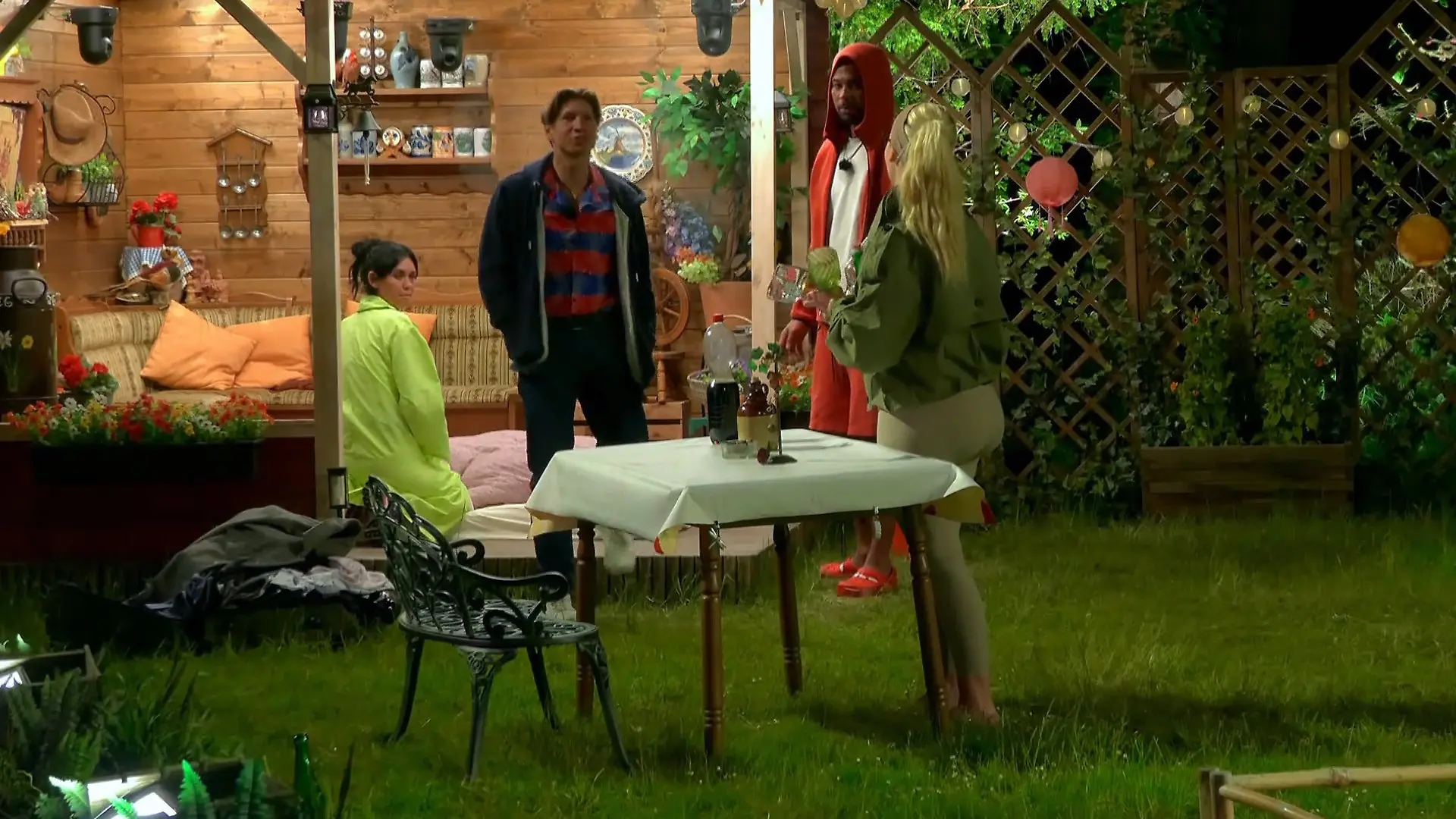 Giovanni und Vanessa ziehen um Ins Gartenhaus