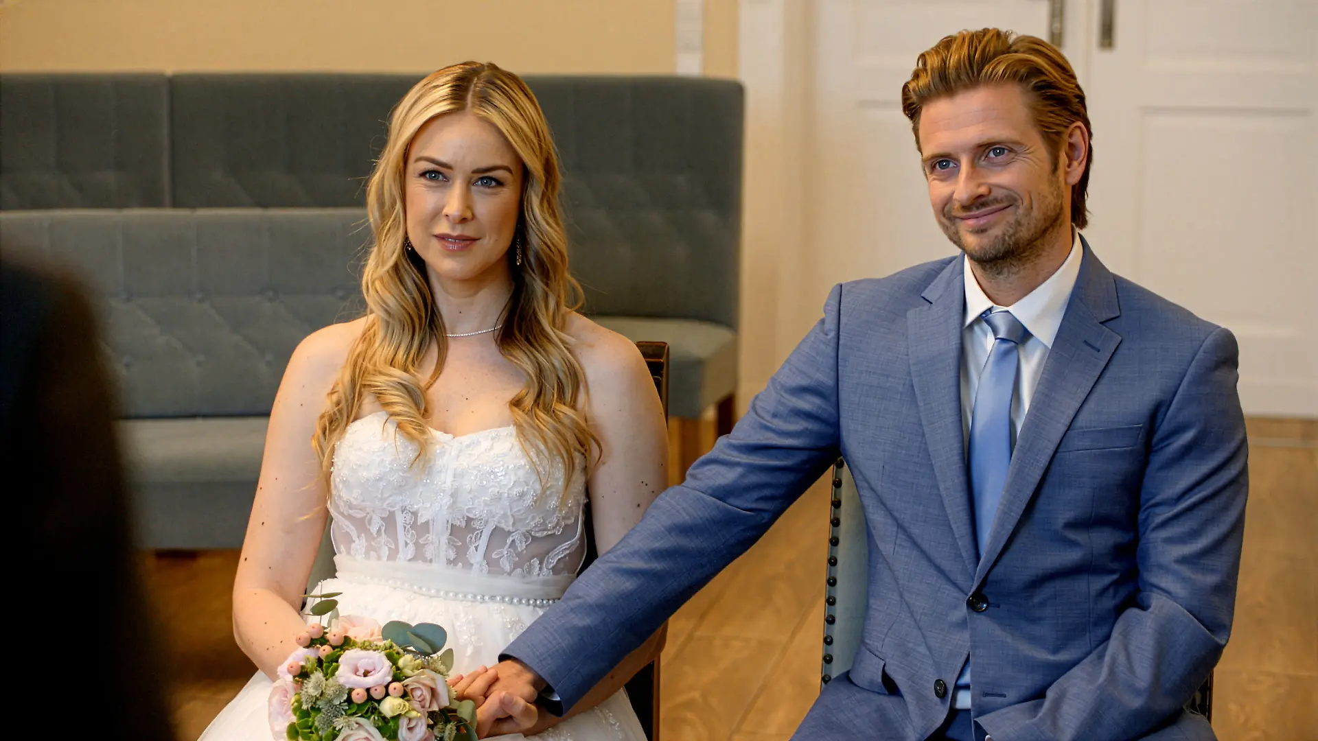 Jessica (Nina Ensmann) und Philip (Jörn Schlönvoigt) an ihrem wichtigsten Tag ihres Lebens.