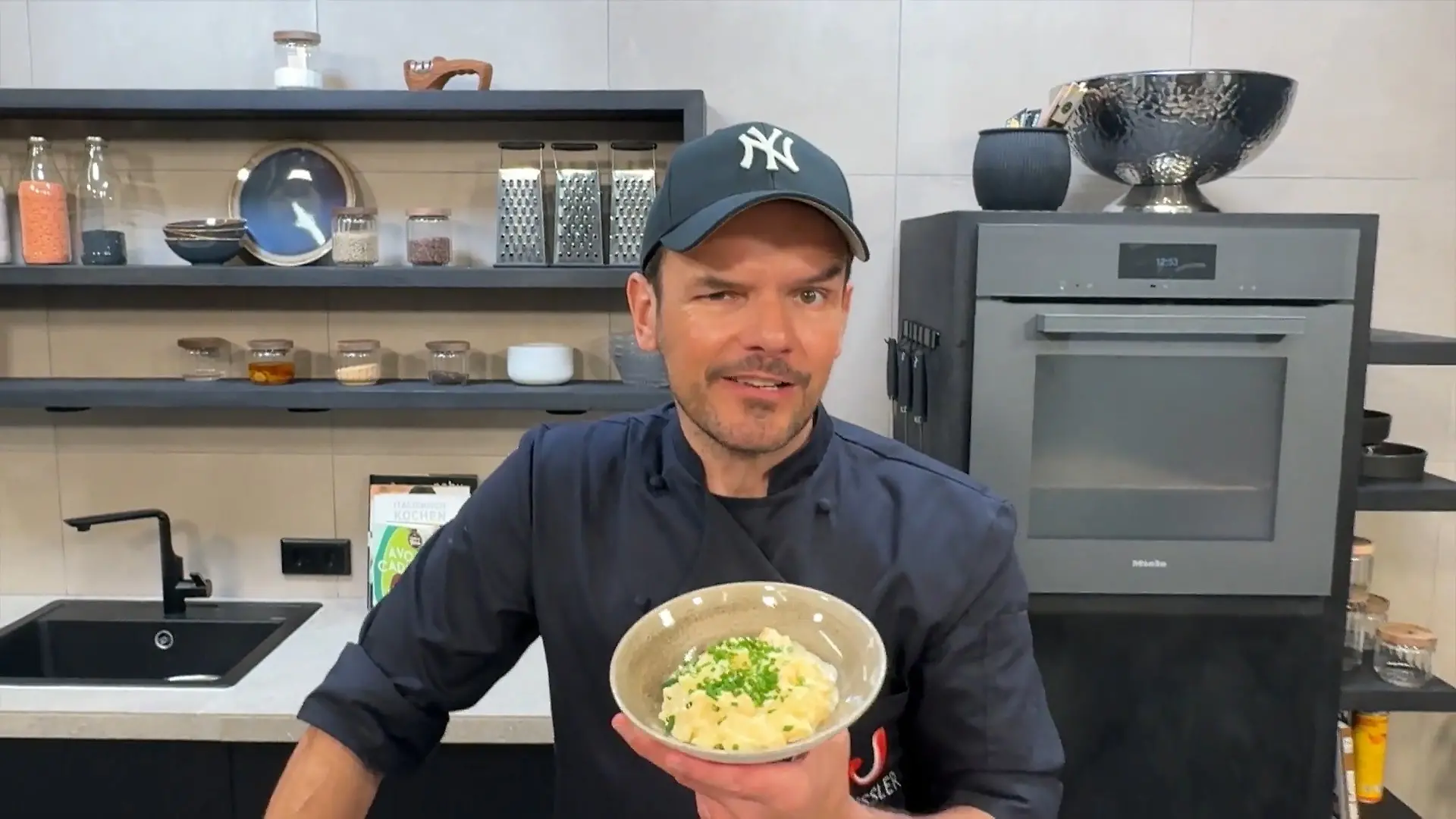 Hensslers „schnellster Eiersalat der Welt” Und das auch noch gesund!